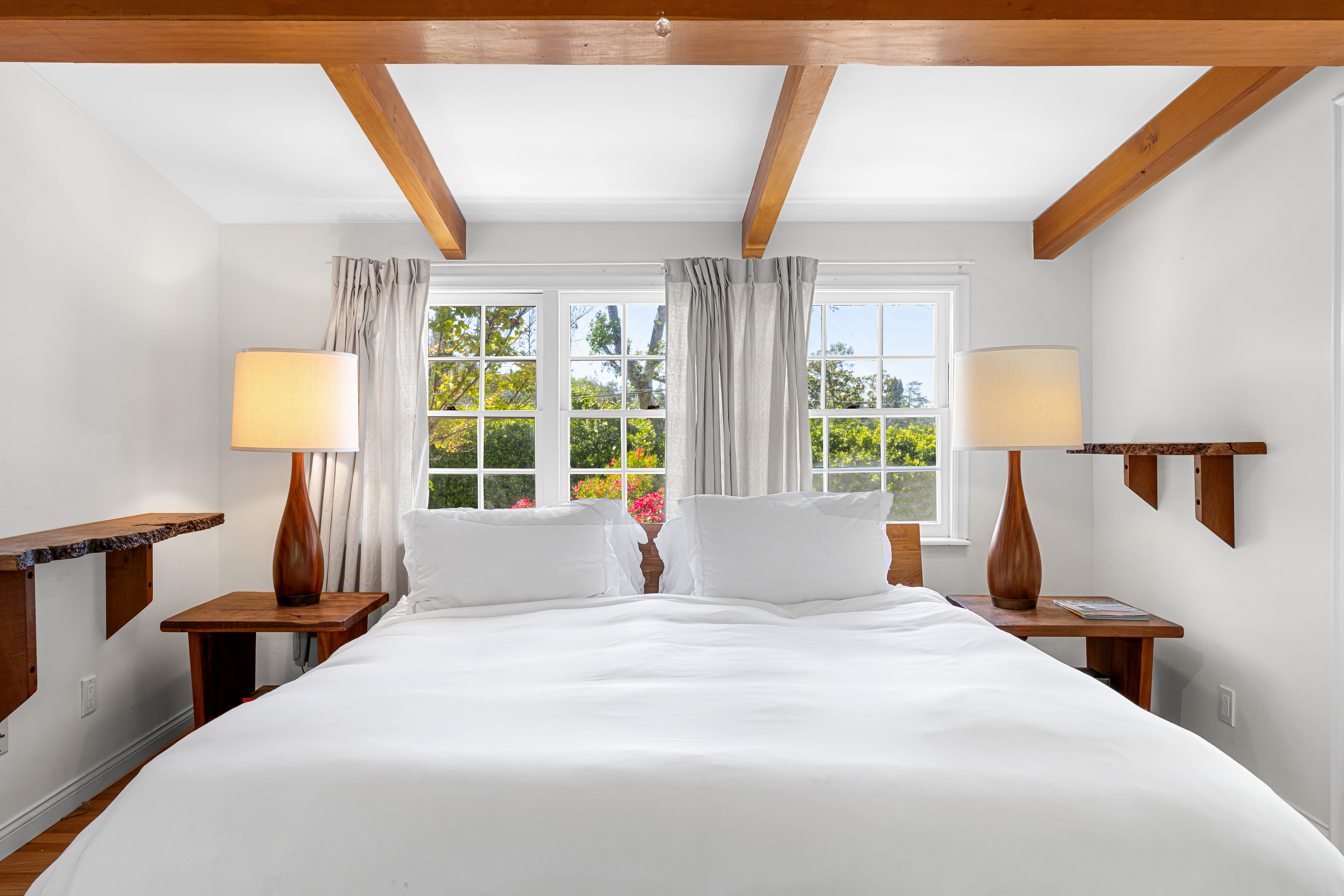  4650 Encino Avenue - 物件實景