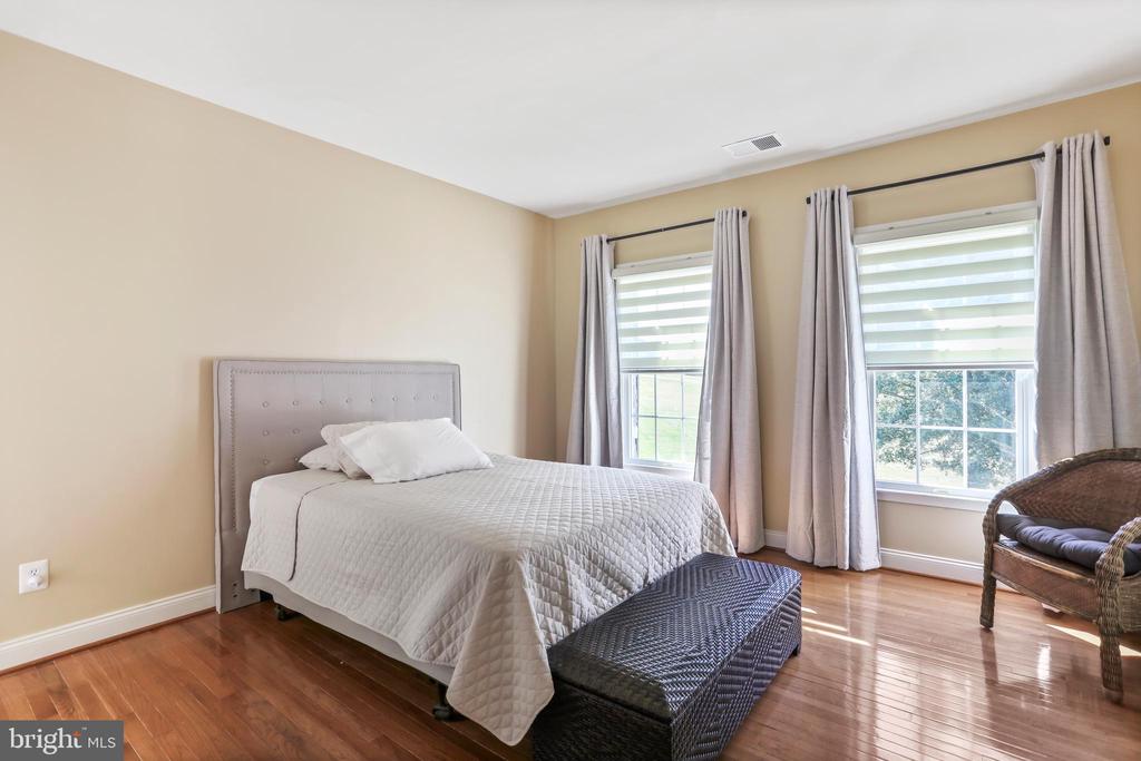 Waterford, Virginia, 20197, United States, 4 Bedrooms Bedrooms, ,5 BathroomsBathrooms,Residential,For Sale,1941290