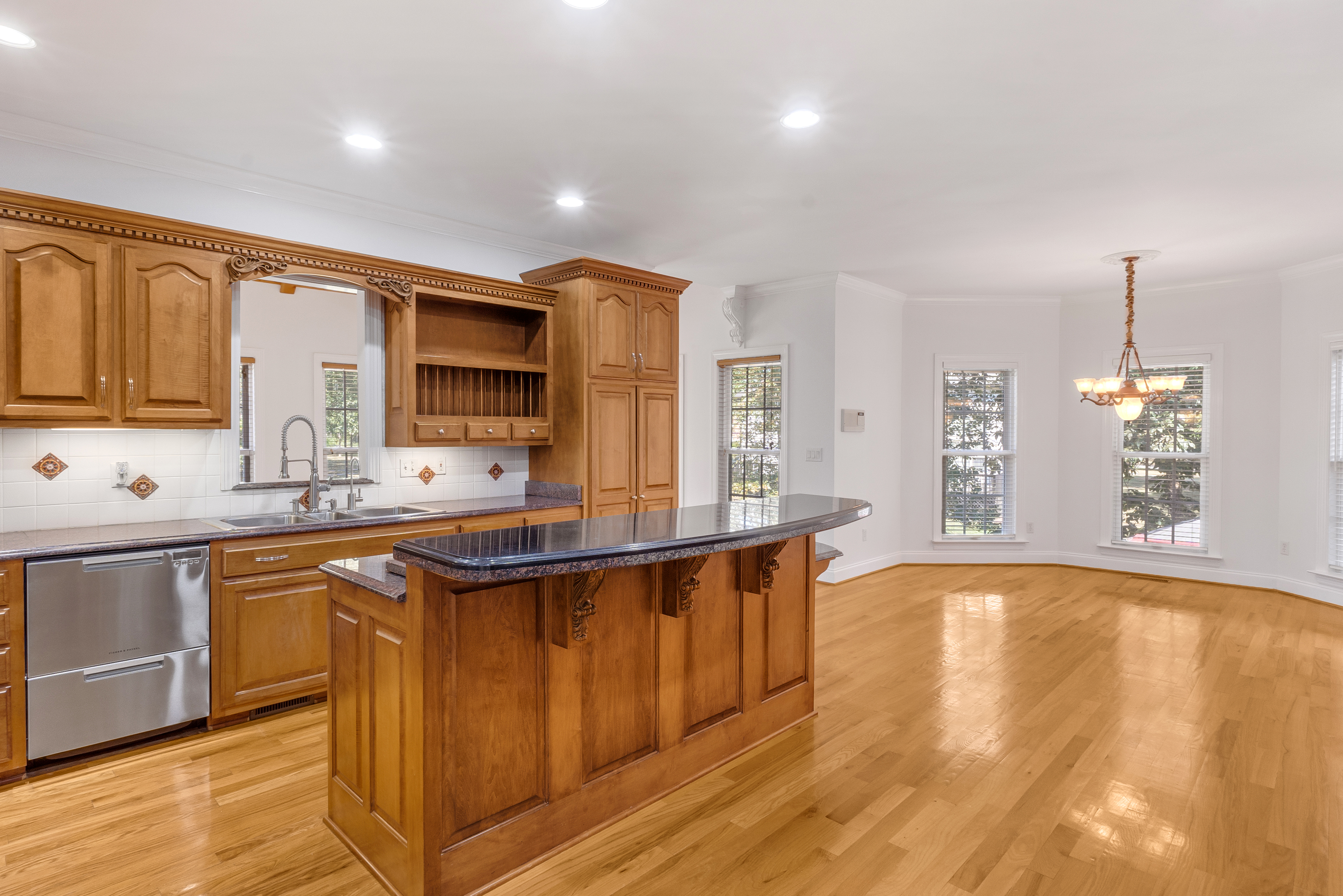 Tullahoma, Tennessee, 37388, United States, 6 Bedrooms Bedrooms, ,5 BathroomsBathrooms,Residential,For Sale,1851275