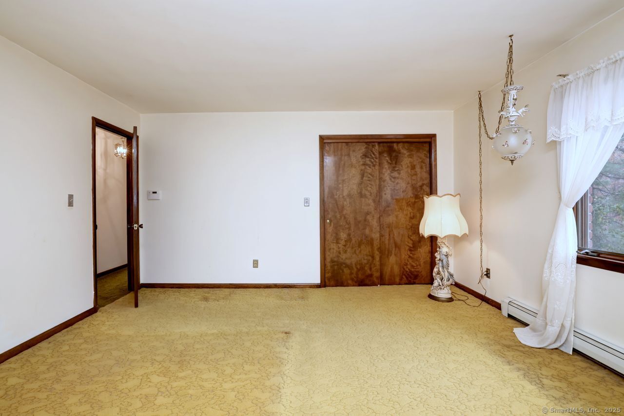 Trumbull, Connecticut, 06611, United States, 3 Bedrooms Bedrooms, ,2 BathroomsBathrooms,Residential,For Sale,1988138