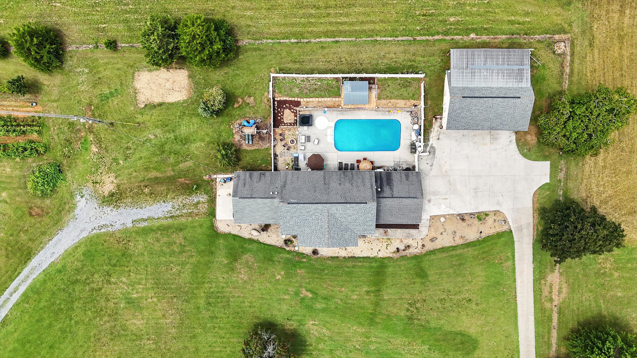Seymour, Tennessee, 37865, United States, 8 Bedrooms Bedrooms, ,8 BathroomsBathrooms,Residential,For Sale,1904396