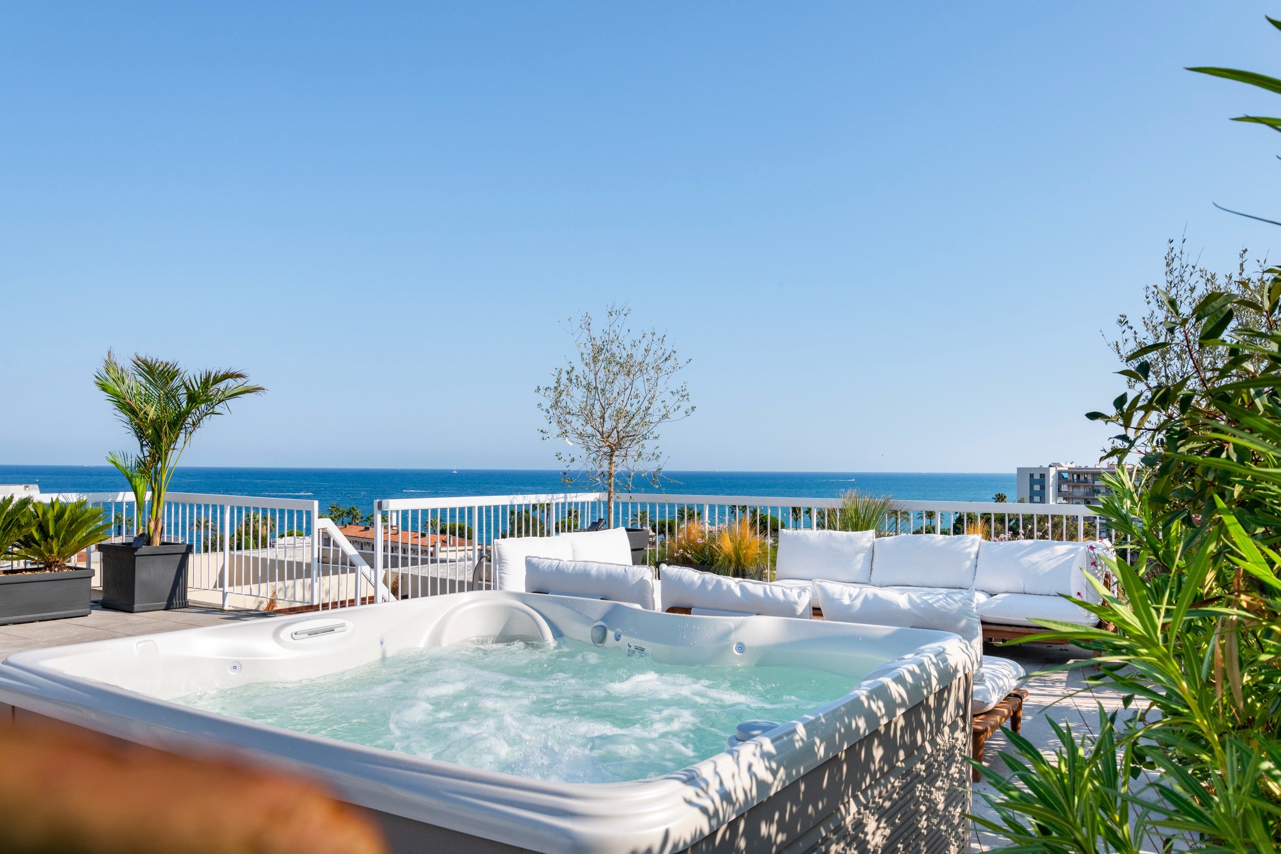  Exceptional top-floor apartment with panoramic sea views and private rooftop te… - 物件實景