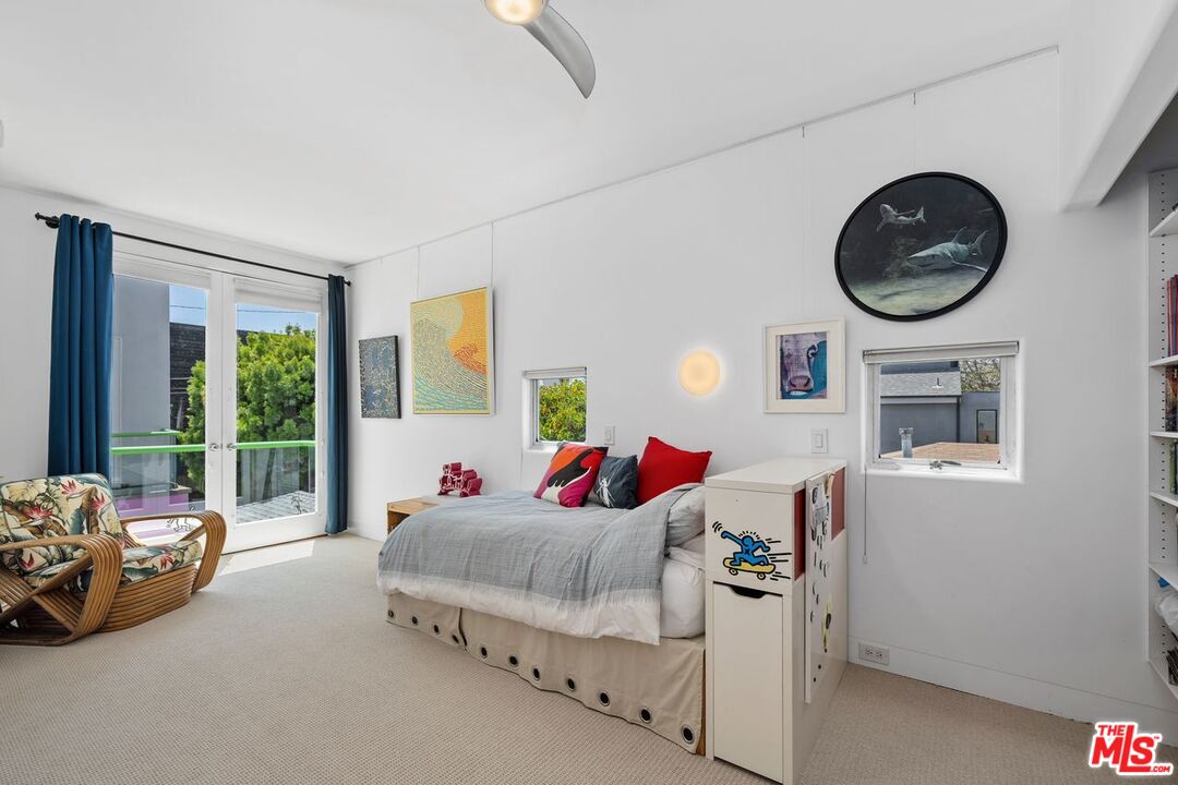 Venice, California, 90291, United States, 4 Bedrooms Bedrooms, ,4 BathroomsBathrooms,Residential,For Sale,1926607