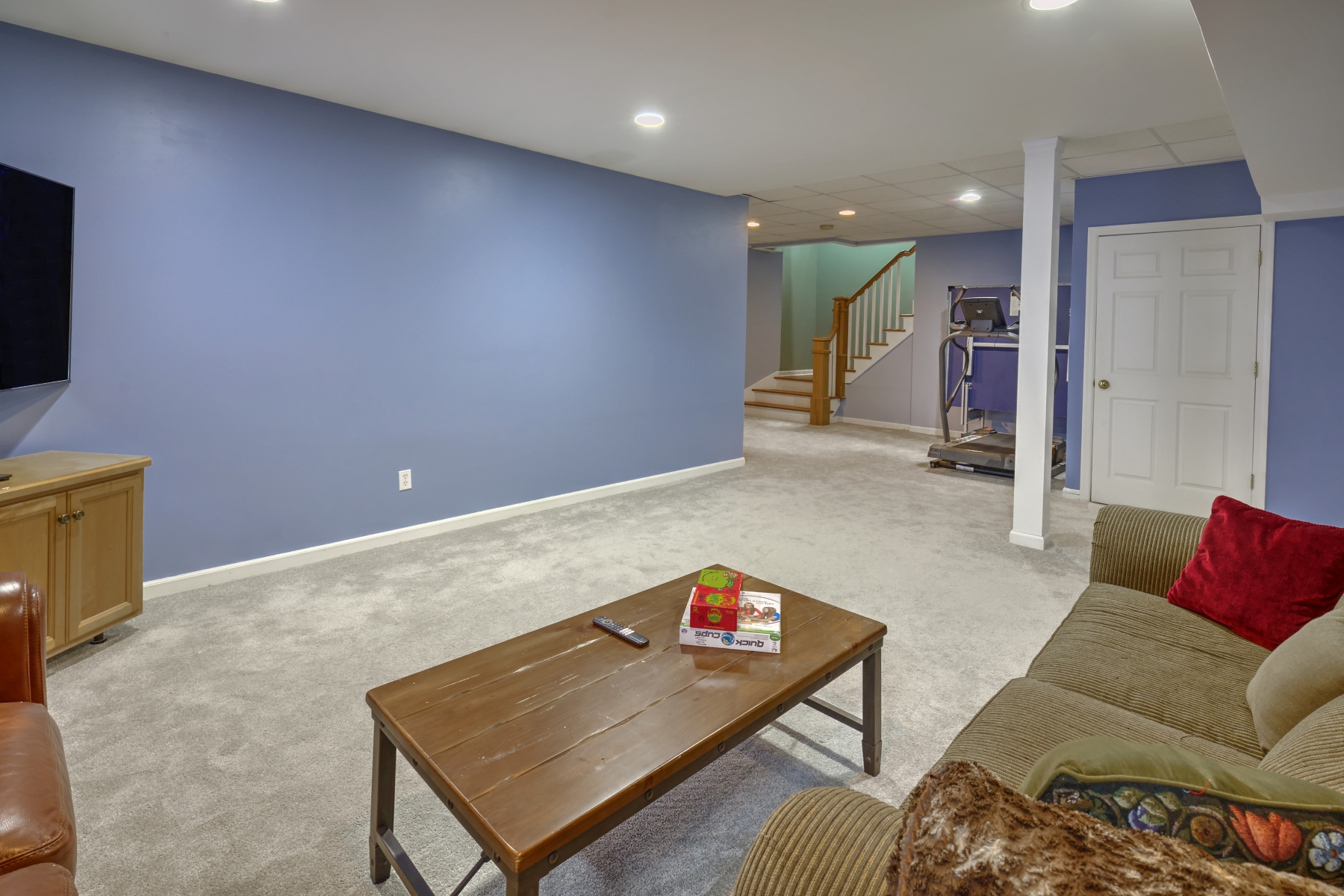  Expanded and Beautifully Maintained Custom Split Level Home - 物件實景
