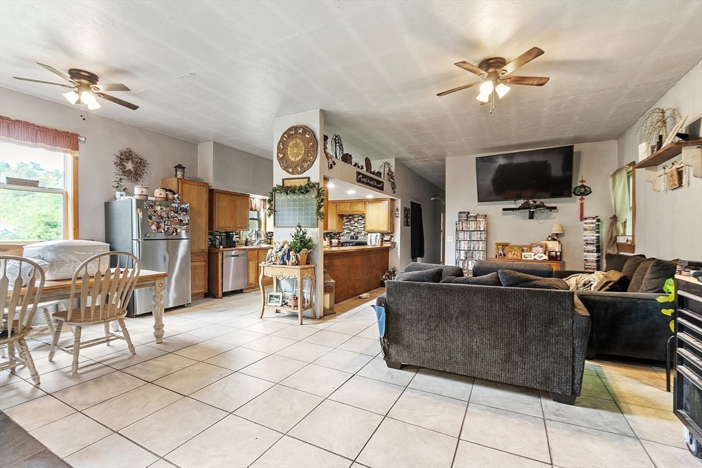 Orange, Massachusetts, 01364, United States, 3 Bedrooms Bedrooms, ,3 BathroomsBathrooms,Residential,For Sale,1846961