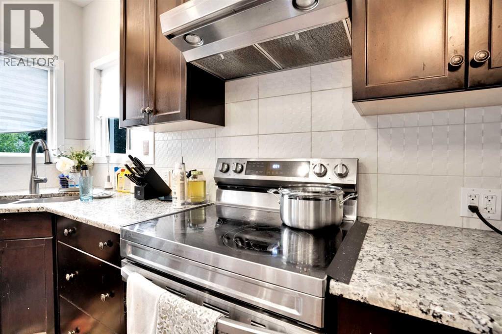 CALGARY, Alberta, T2X 0J7, CA, 3 Bedrooms Bedrooms, ,2 BathroomsBathrooms,Residential,For Sale,1947364