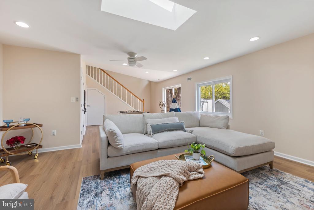 Takoma Park, Maryland, 20912, United States, 2 Bedrooms Bedrooms, ,2 BathroomsBathrooms,Residential,For Sale,1974718