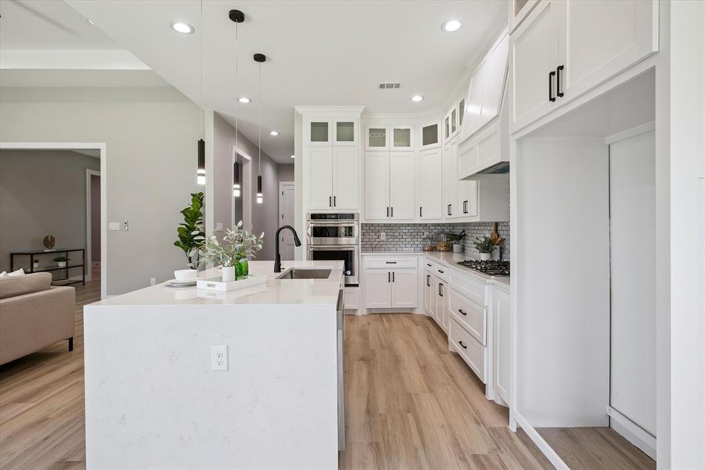 Arlington, Texas, 76012, United States, 4 Bedrooms Bedrooms, ,3 BathroomsBathrooms,Residential,For Sale,1976535