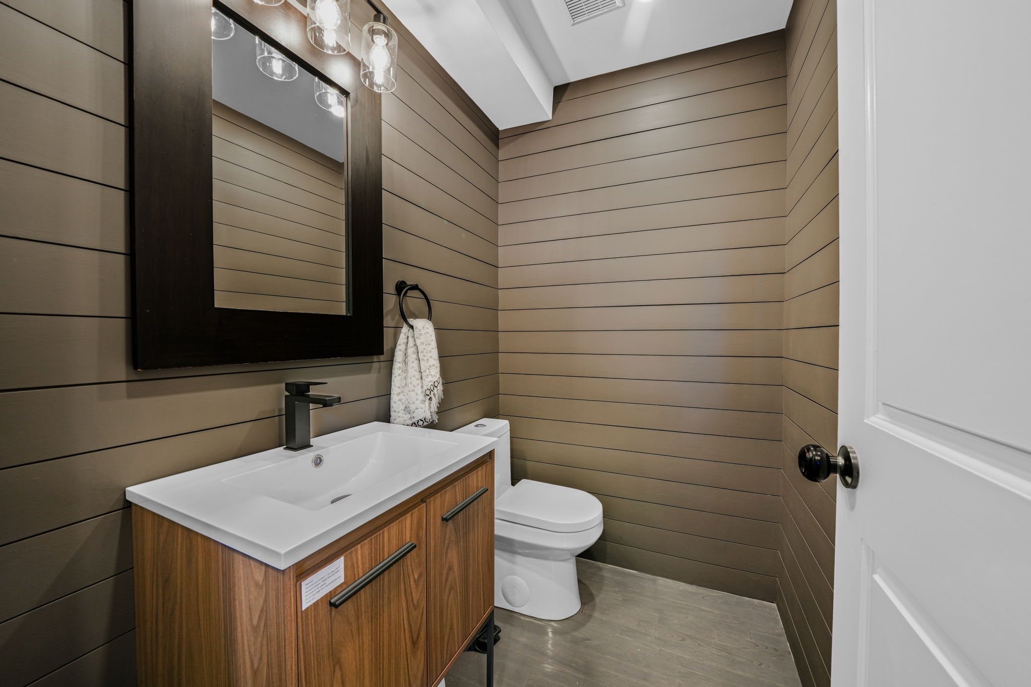 Caldwell Borough, New Jersey, 07006, United States, 3 Bedrooms Bedrooms, ,4 BathroomsBathrooms,Residential,For Sale,1982929