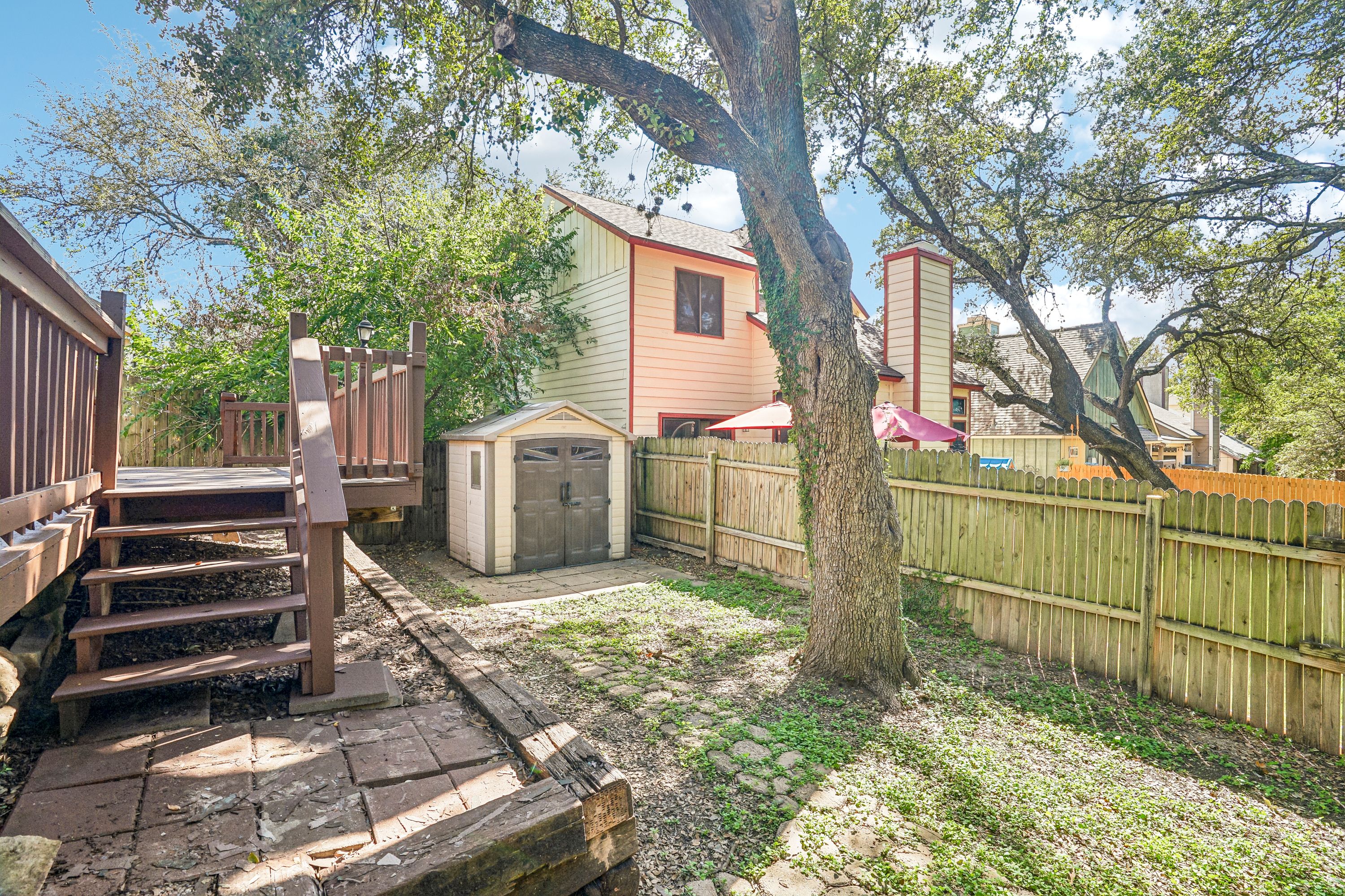  One-Story Charm in Hidden Oaks - 物件實景
