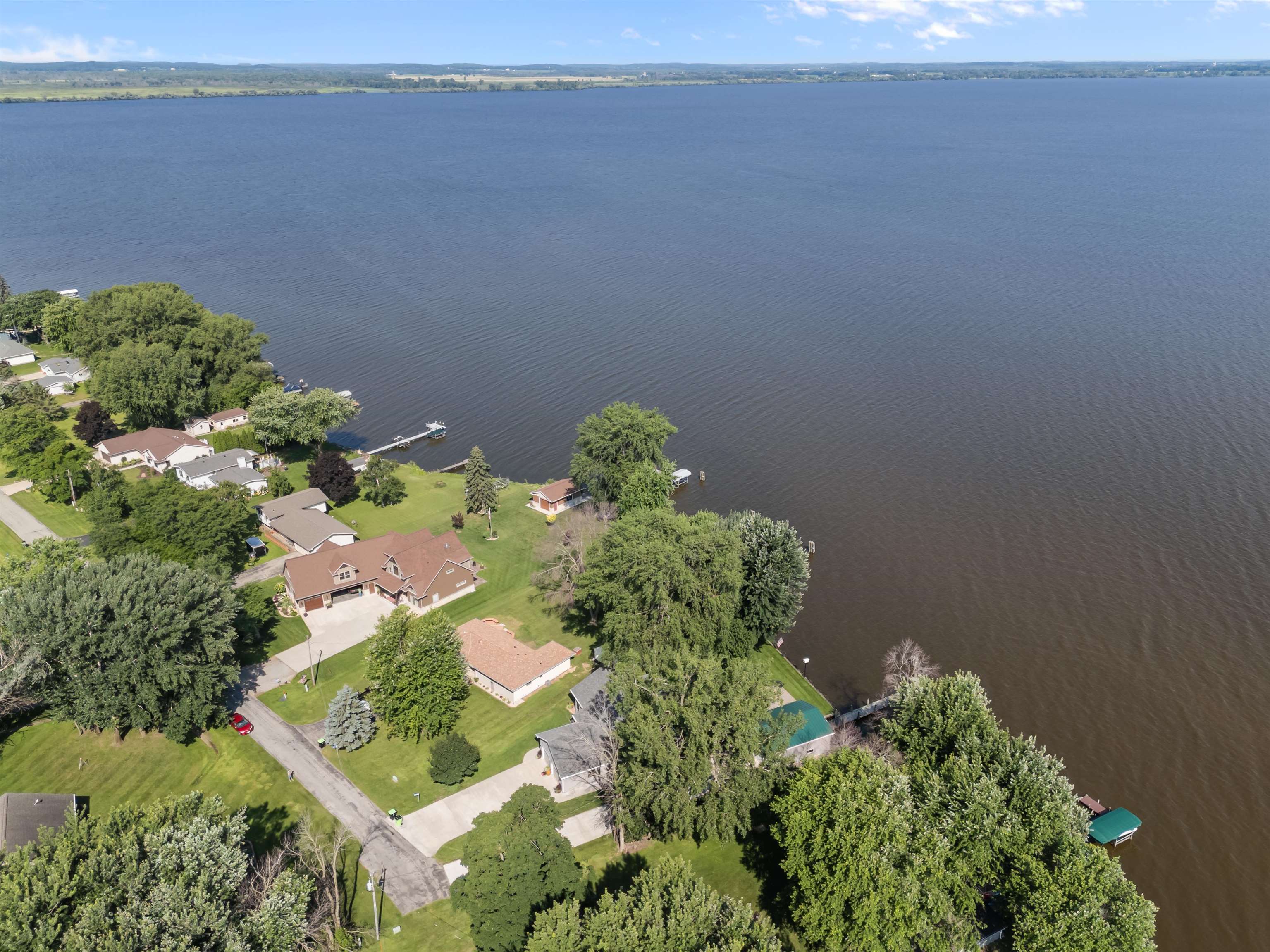 WINNECONNE, Wisconsin, 54986, United States, 2 Bedrooms Bedrooms, ,2 BathroomsBathrooms,Residential,For Sale,1926220