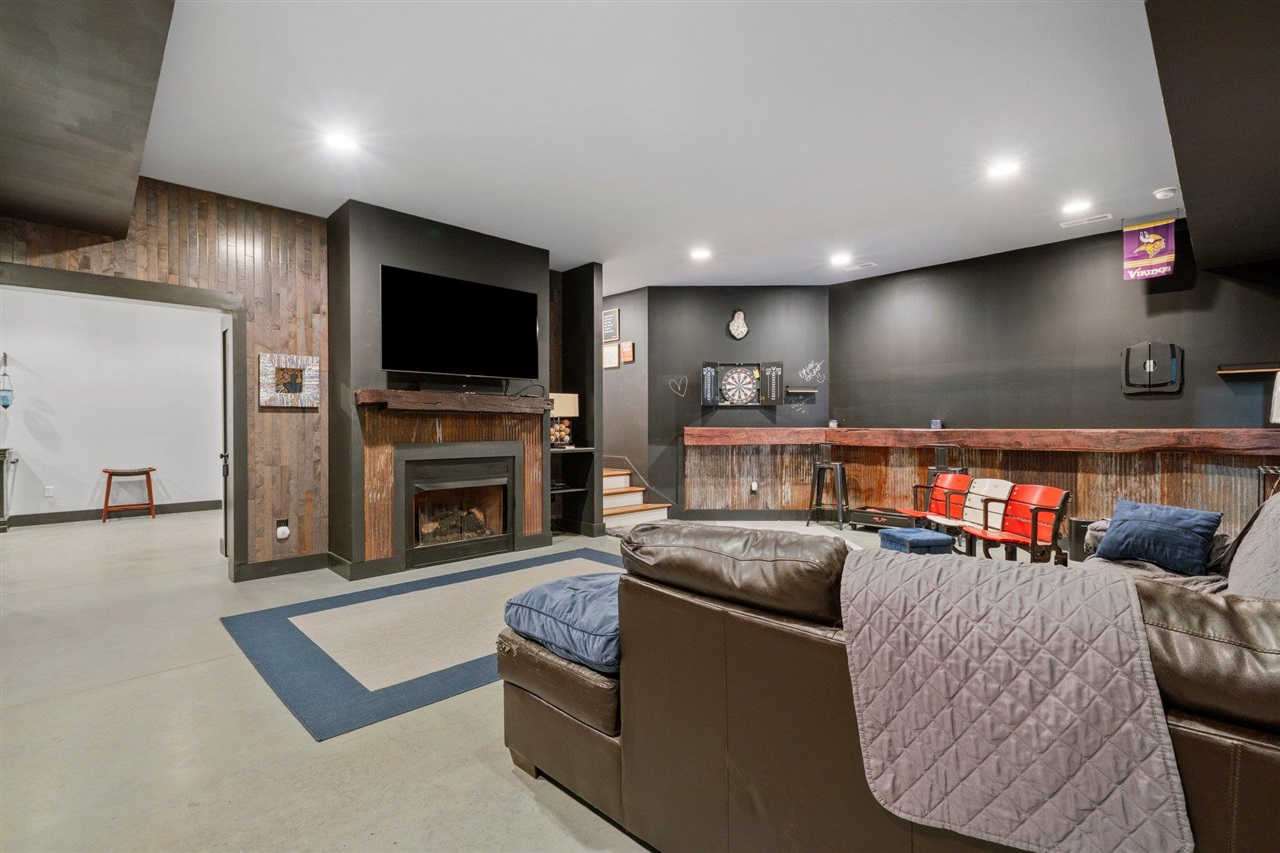 Franklin, Kentucky, 42134, United States, 6 Bedrooms Bedrooms, ,3 BathroomsBathrooms,Residential,For Sale,2002966