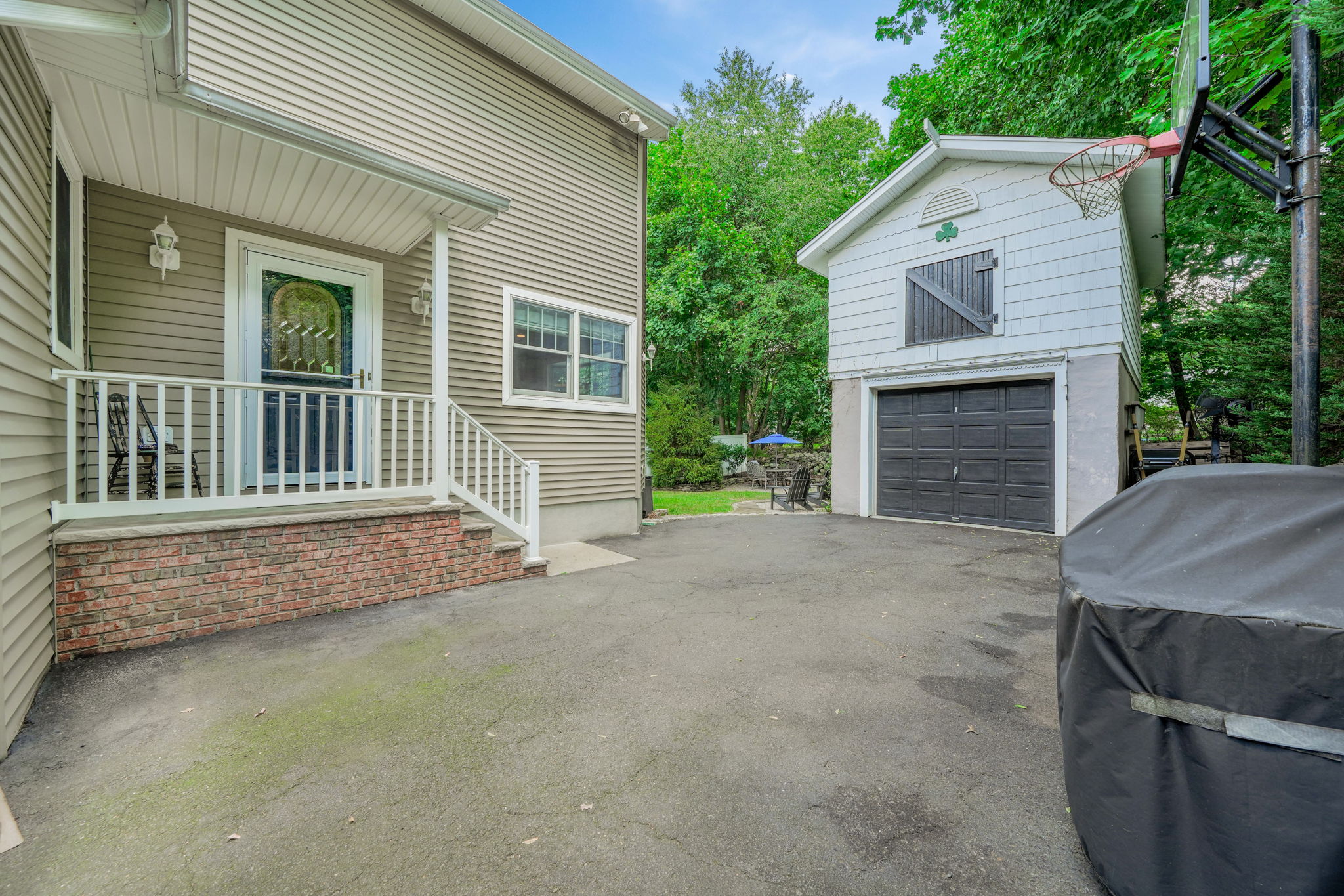 Midland Park, New Jersey, 07432, United States, 4 Bedrooms Bedrooms, ,4 BathroomsBathrooms,Residential,For Sale,1975640