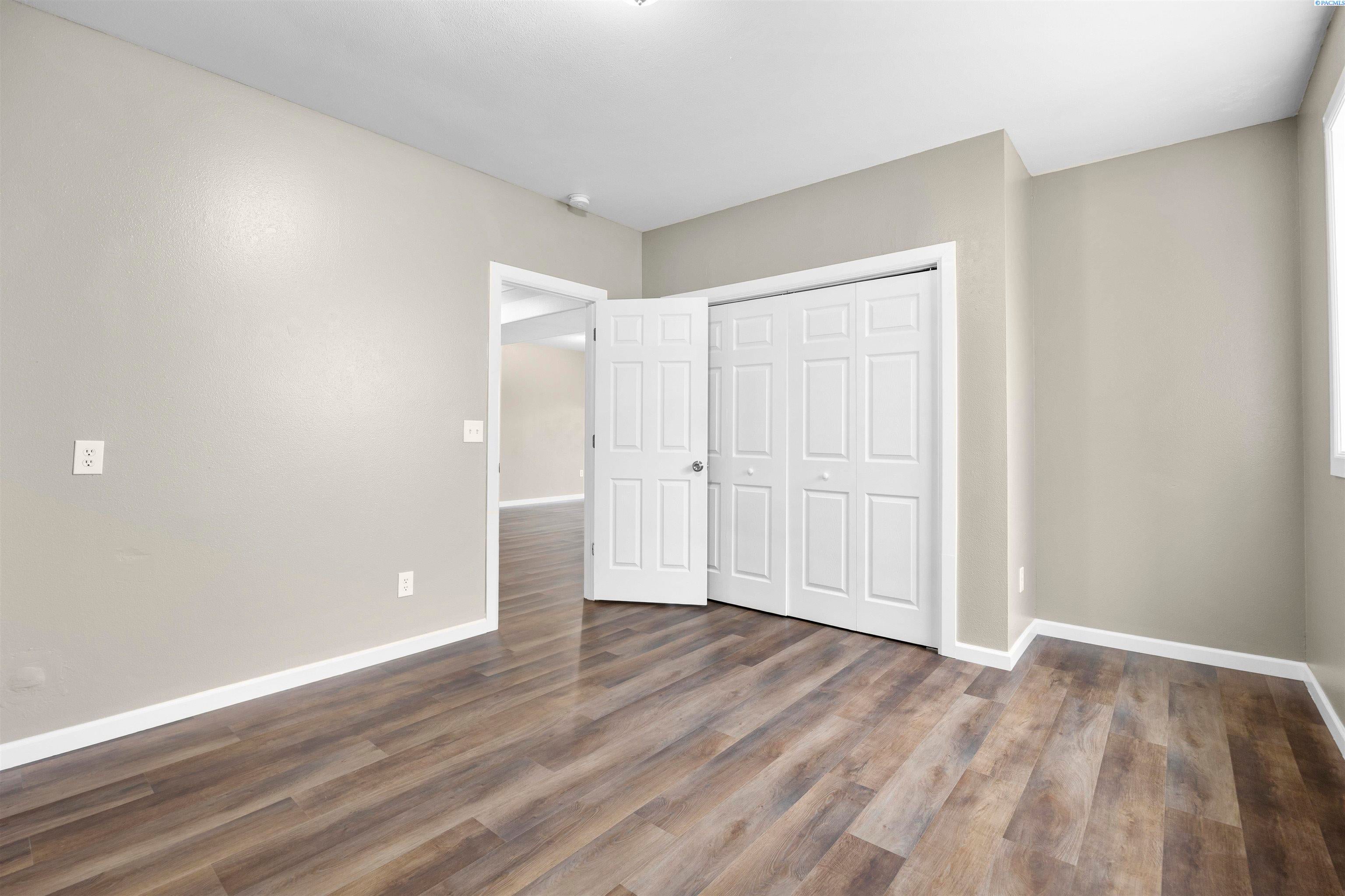 West Richland, Washington, 99353, United States, 5 Bedrooms Bedrooms, ,3 BathroomsBathrooms,Residential,For Sale,2020893