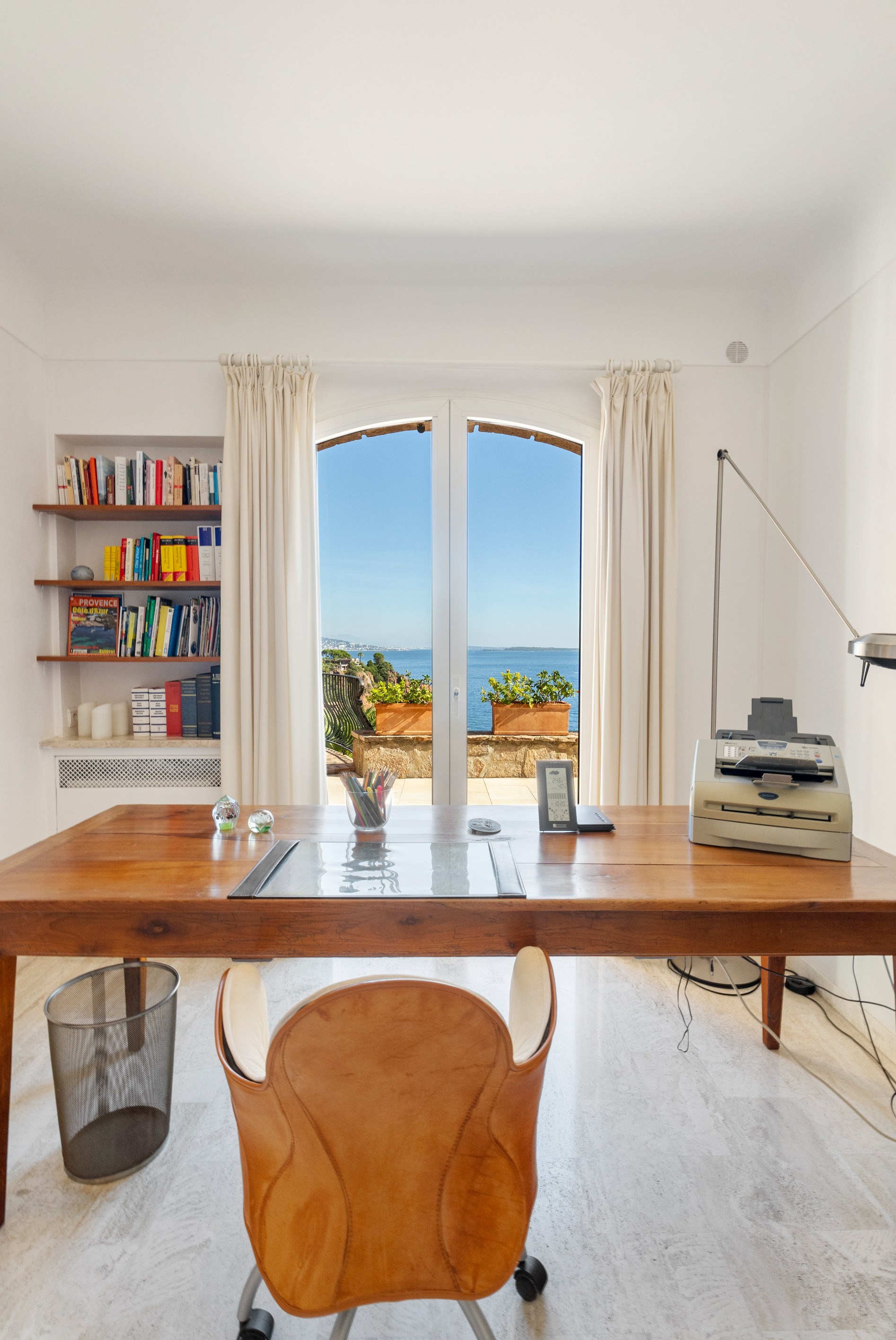   Theoule-sur-Mer luxury seafront villa direct sea access infinity pool 300 sq… - 物件實景