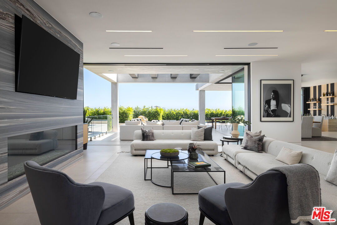 Malibu, California, 90265, United States, 5 Bedrooms Bedrooms, ,10 BathroomsBathrooms,Residential,For Sale,1707540