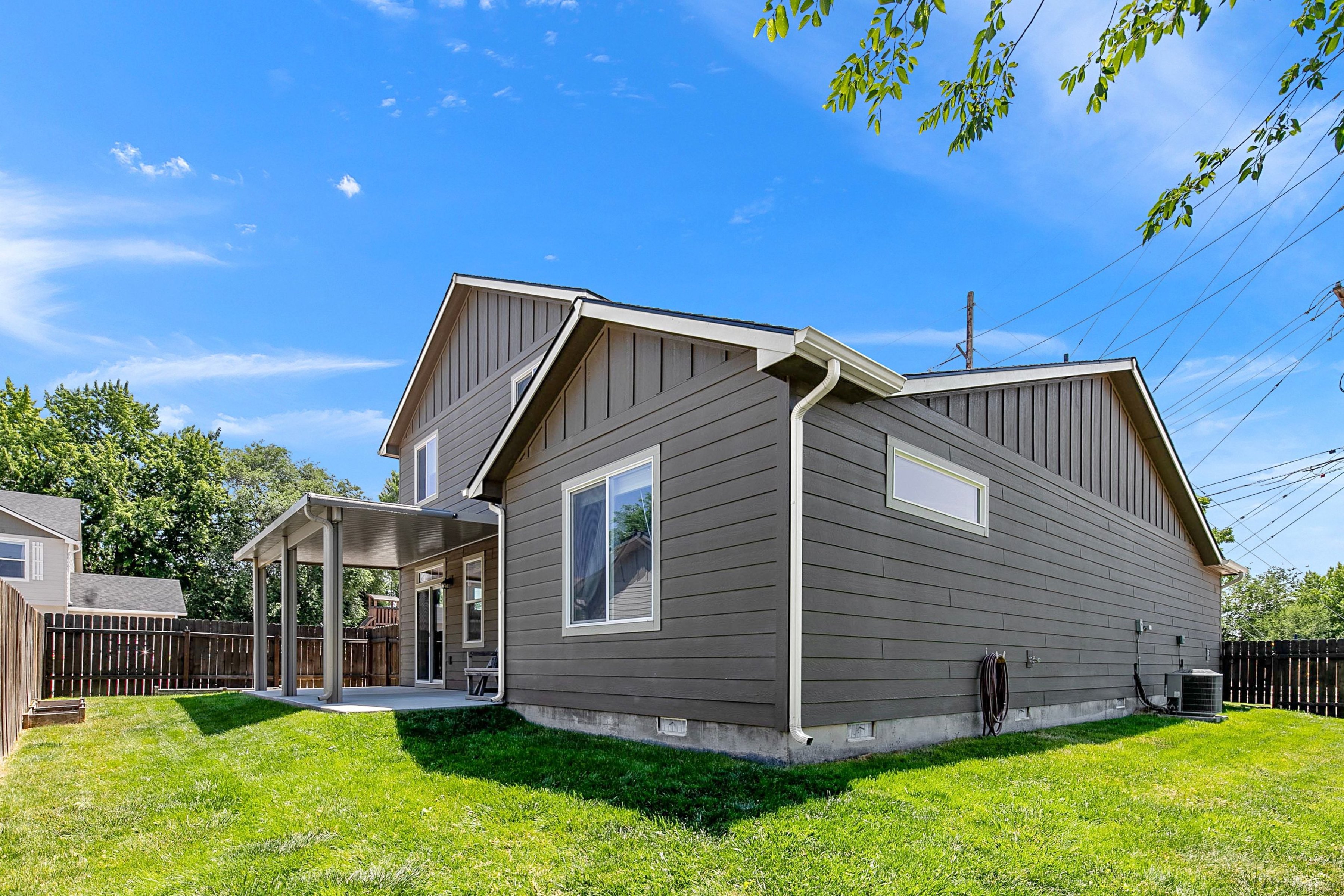  Modern Craftsman Offering Main-Level Primary & RV Parking - 物件實景