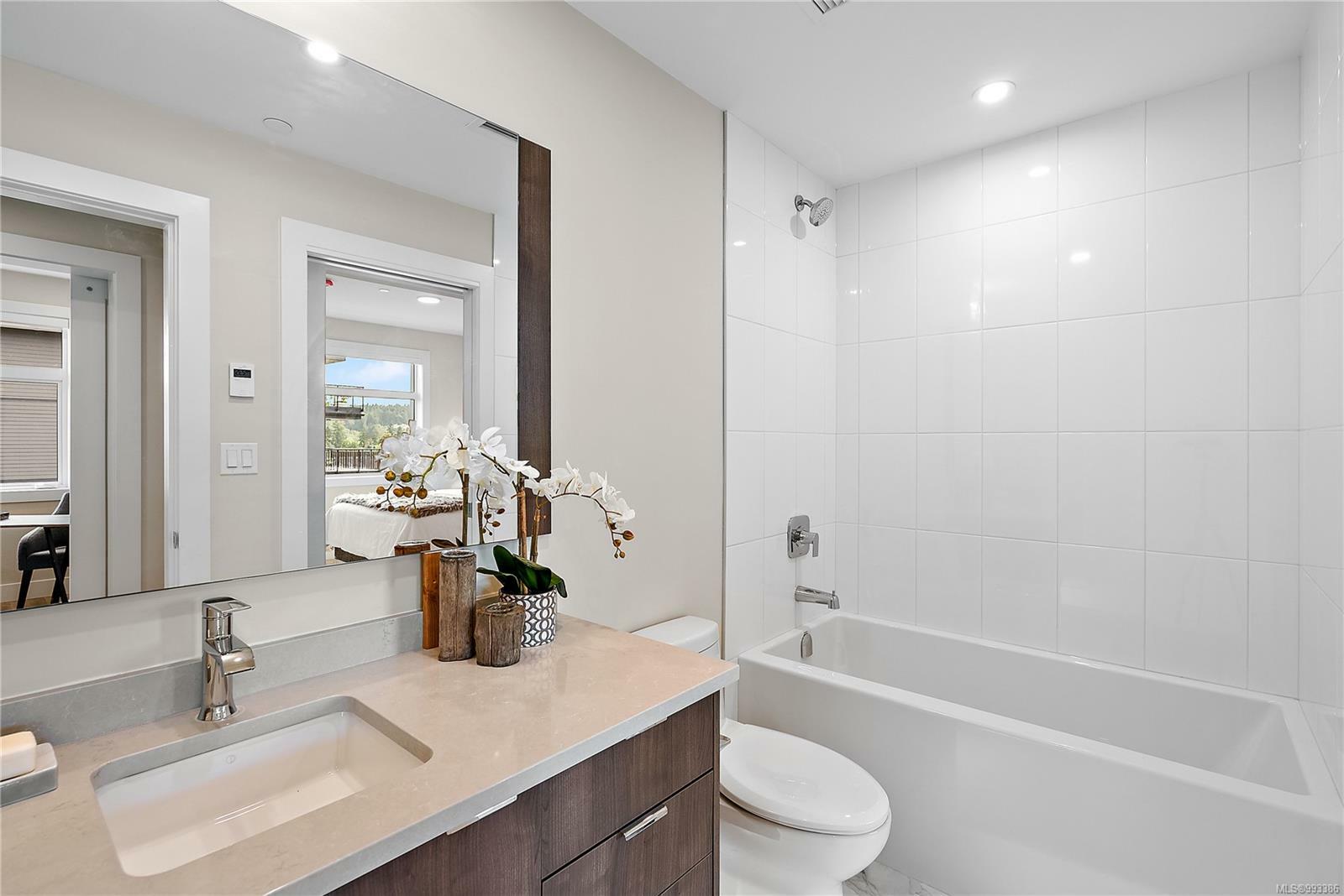 CENTRAL SAANICH, British Columbia, V8M 0B9, CA, 1 Bedroom Bedrooms, ,Residential,For Sale,1891778