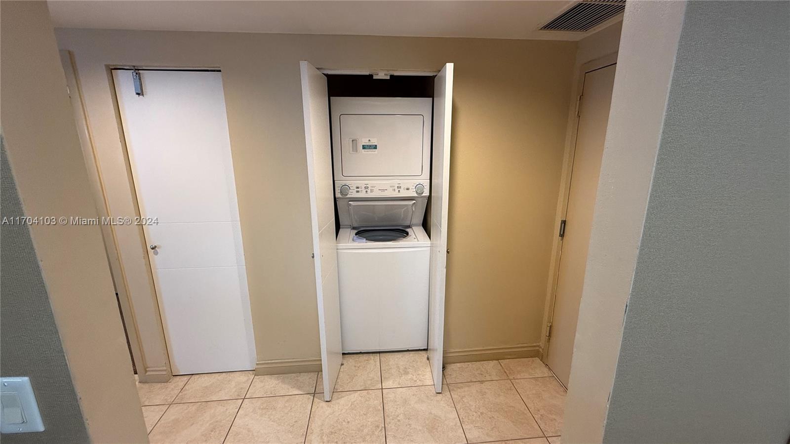 Sunny Isles Beach, Florida, 33160, United States, 1 Bedroom Bedrooms, ,1 BathroomBathrooms,Residential,For Sale,1761868