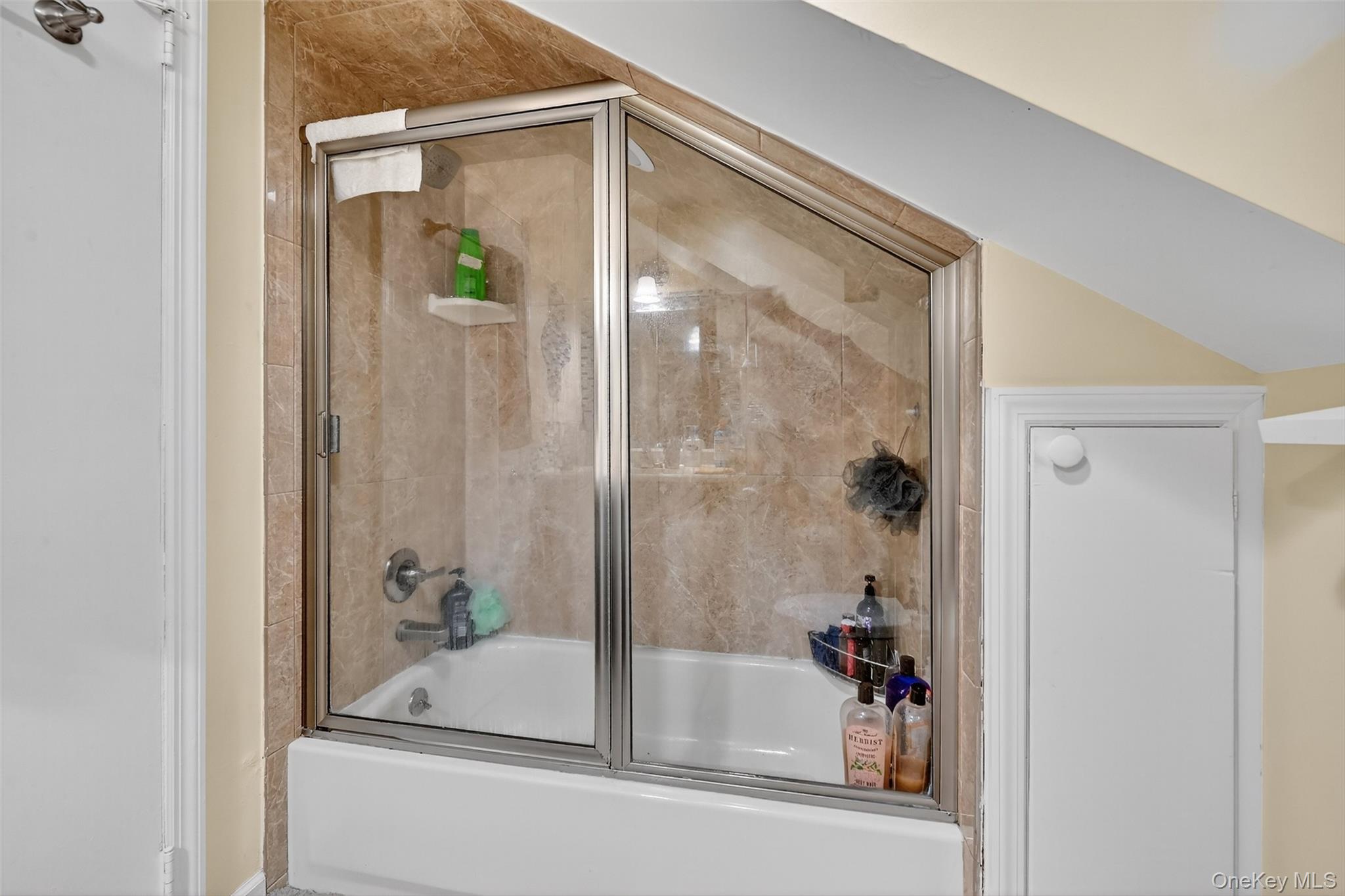 Monsey, New York, 10952, United States, 5 Bedrooms Bedrooms, ,4 BathroomsBathrooms,Residential,For Sale,1981172