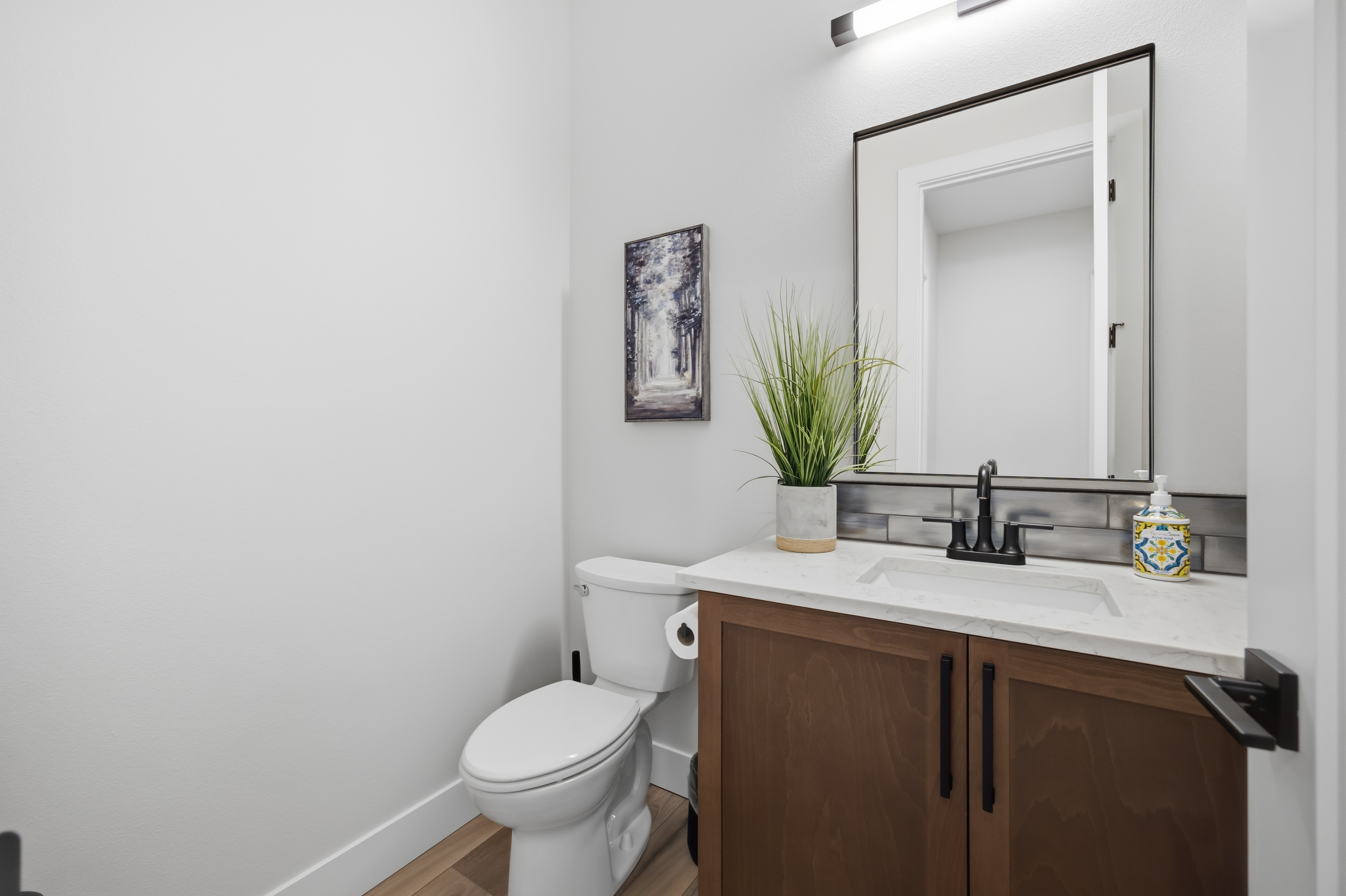  Discover This Stunning Resale Prodigy Homes Aria Basement Model - 物件實景