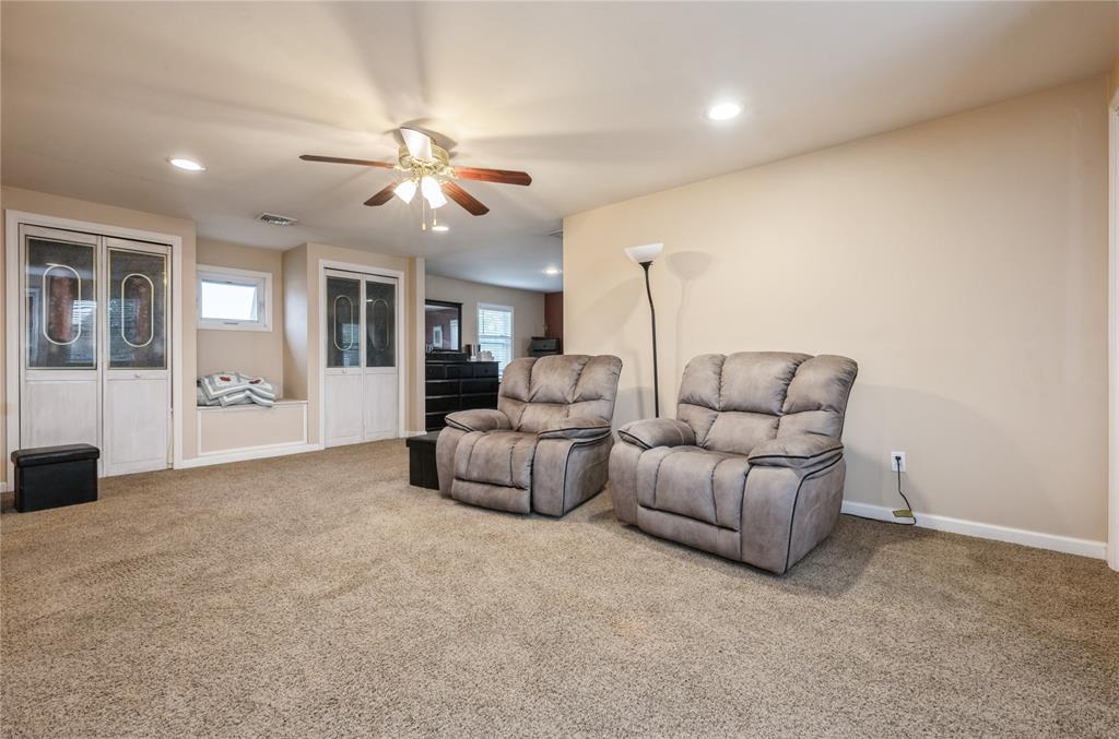 Hicksville, New York, 11801, United States, 4 Bedrooms Bedrooms, ,3 BathroomsBathrooms,Residential,For Sale,1835516
