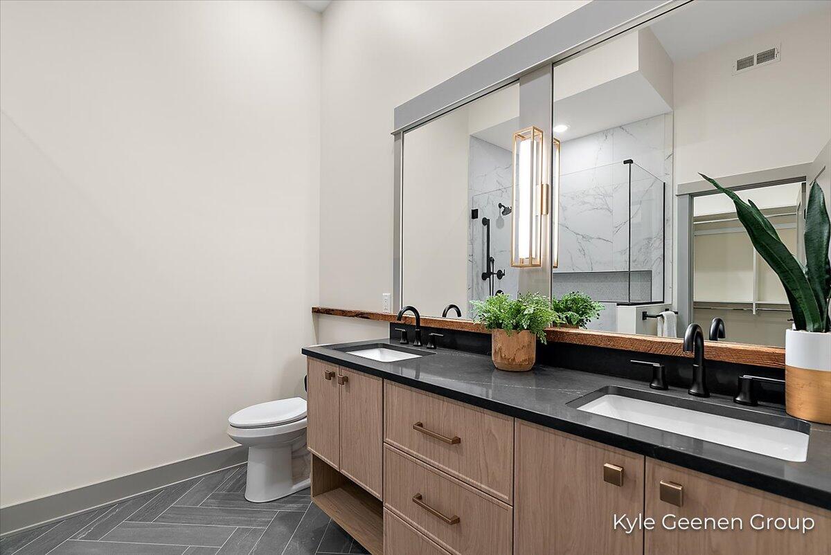 Holland, Michigan, 49423, United States, 2 Bedrooms Bedrooms, ,3 BathroomsBathrooms,Residential,For Sale,1827705