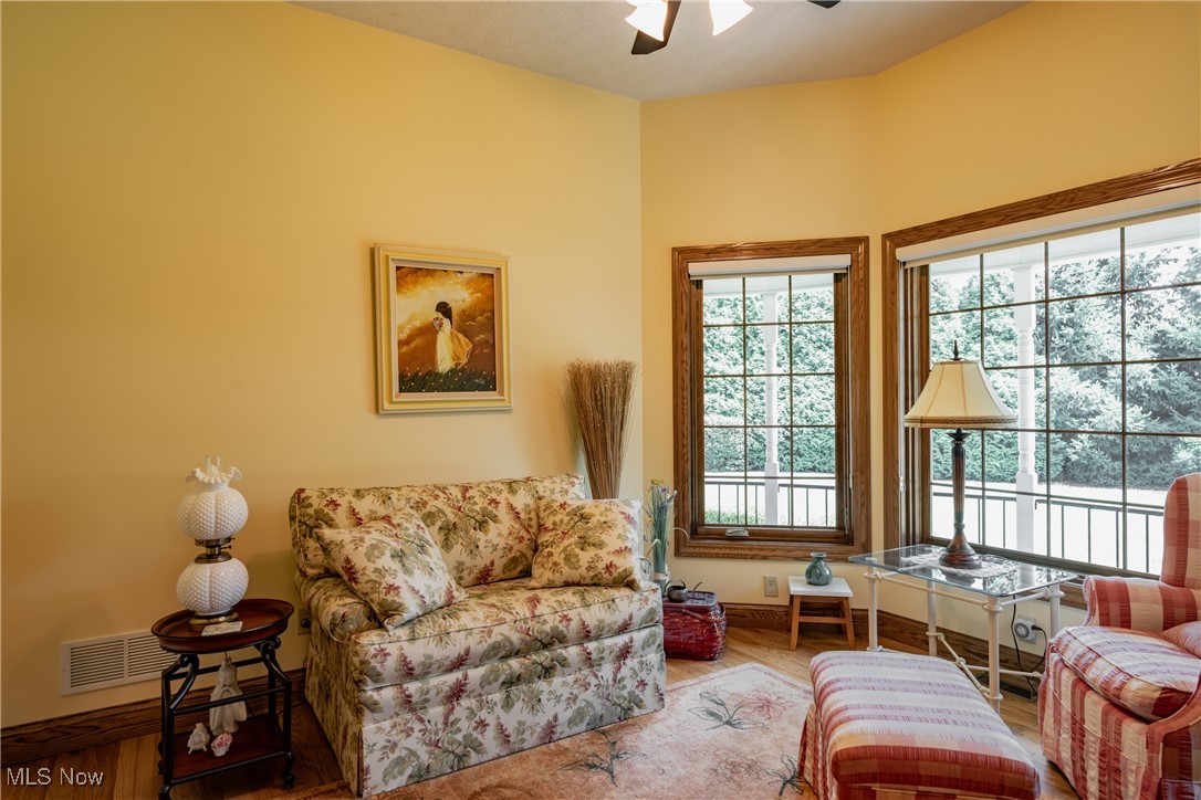 Vienna, West Virginia, 26105, United States, 4 Bedrooms Bedrooms, ,3 BathroomsBathrooms,Residential,For Sale,1902591