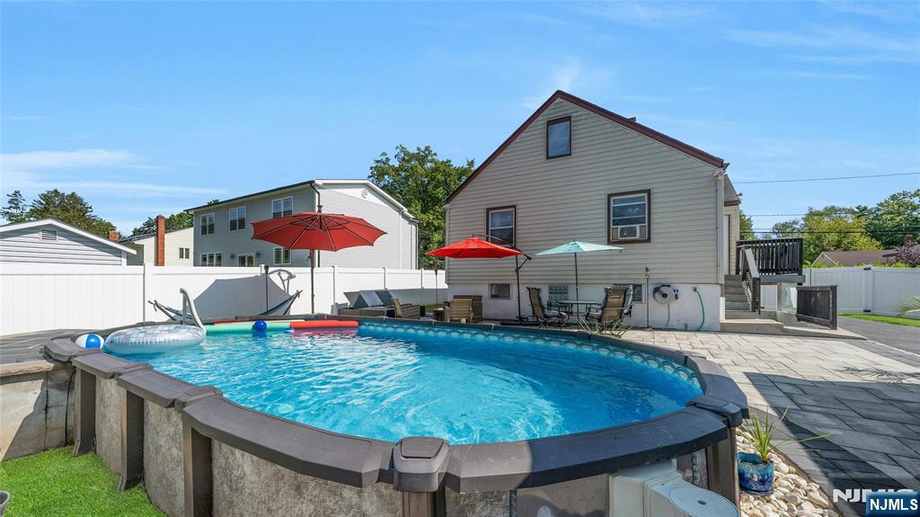 New Milford, New Jersey, 07646, United States, 2 Bedrooms Bedrooms, ,2 BathroomsBathrooms,Residential,For Sale,1948003