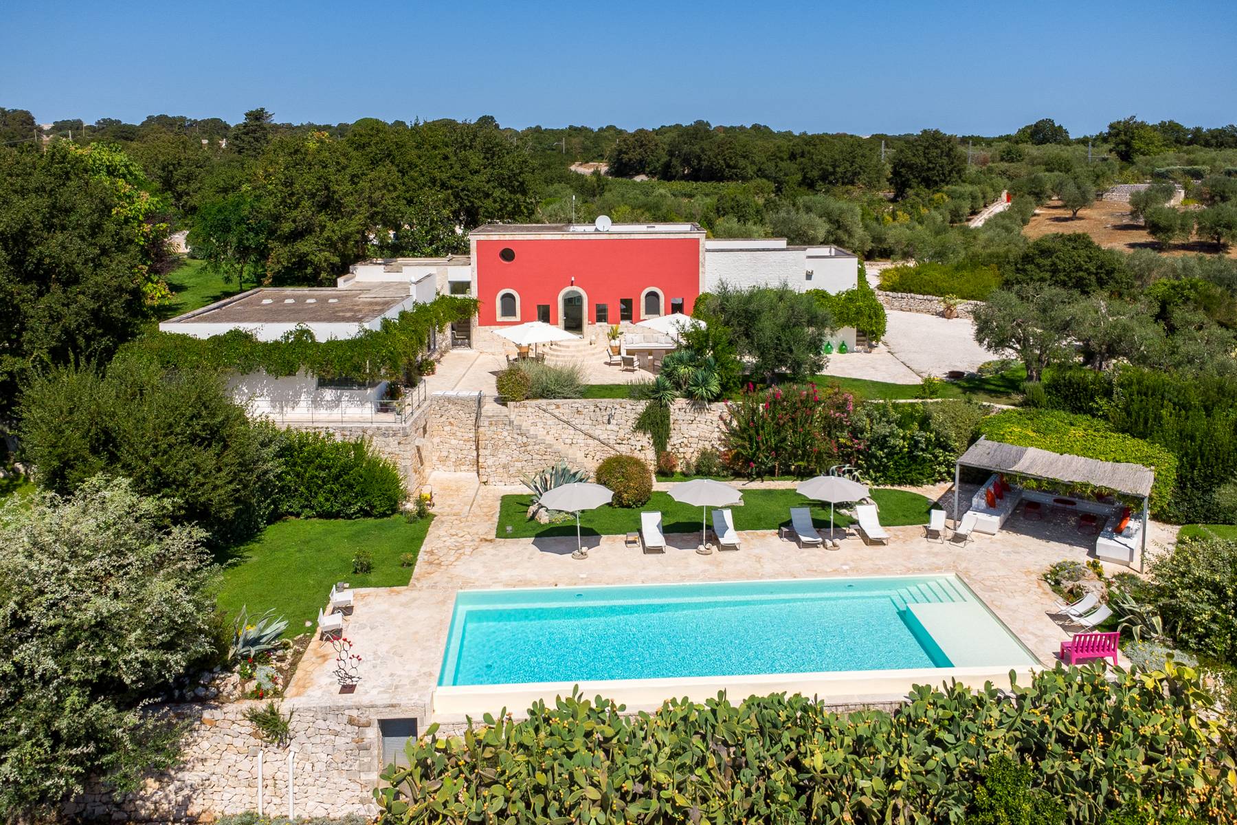 Villa Casolare: elegance, history, and panoramic pool in Ostuni 