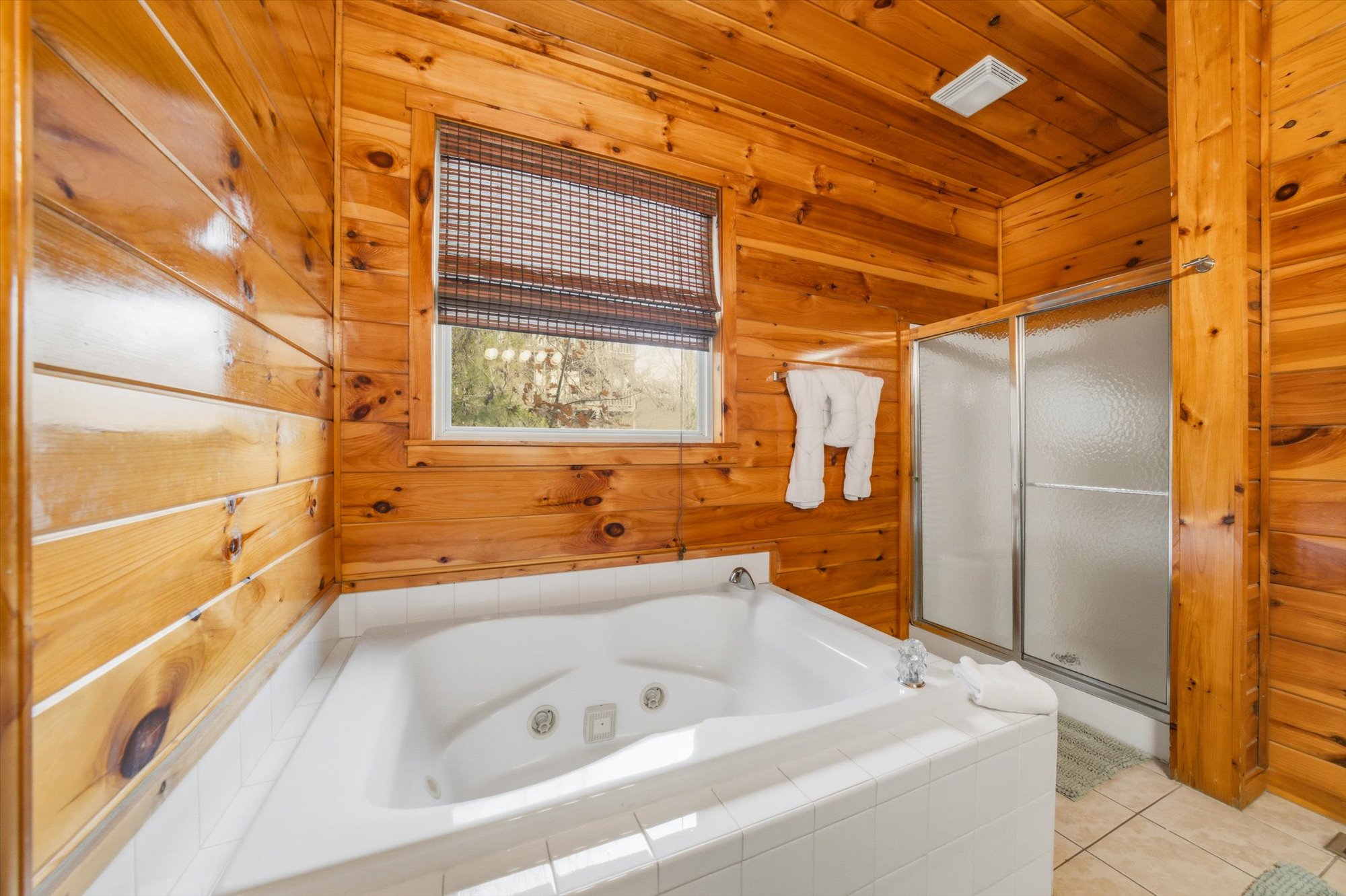 Sevierville, Tennessee, 37876-3406, United States, 3 Bedrooms Bedrooms, ,5 BathroomsBathrooms,Residential,For Sale,2049447