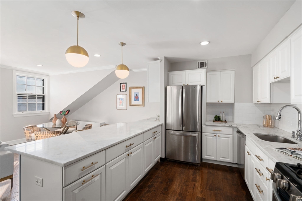 Boston, Massachusetts, 02114, United States, 2 Bedrooms Bedrooms, ,1 BathroomBathrooms,Residential,For Sale,1838865