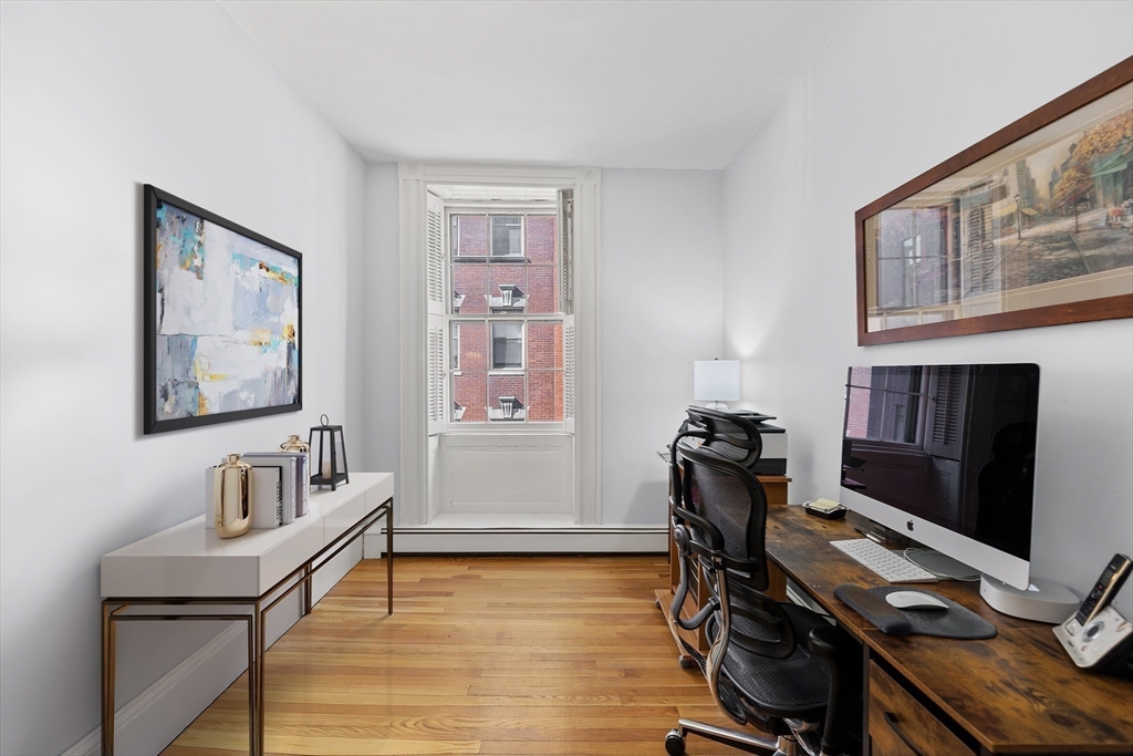 Boston, Massachusetts, 02114, United States, 3 Bedrooms Bedrooms, ,2 BathroomsBathrooms,Residential,For Sale,1981567