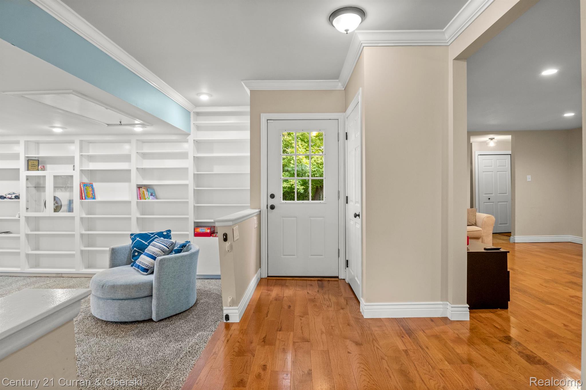 West Bloomfield Charter Township, Michigan, 48322, United States, 4 Bedrooms Bedrooms, ,3 BathroomsBathrooms,Residential,For Sale,1977559