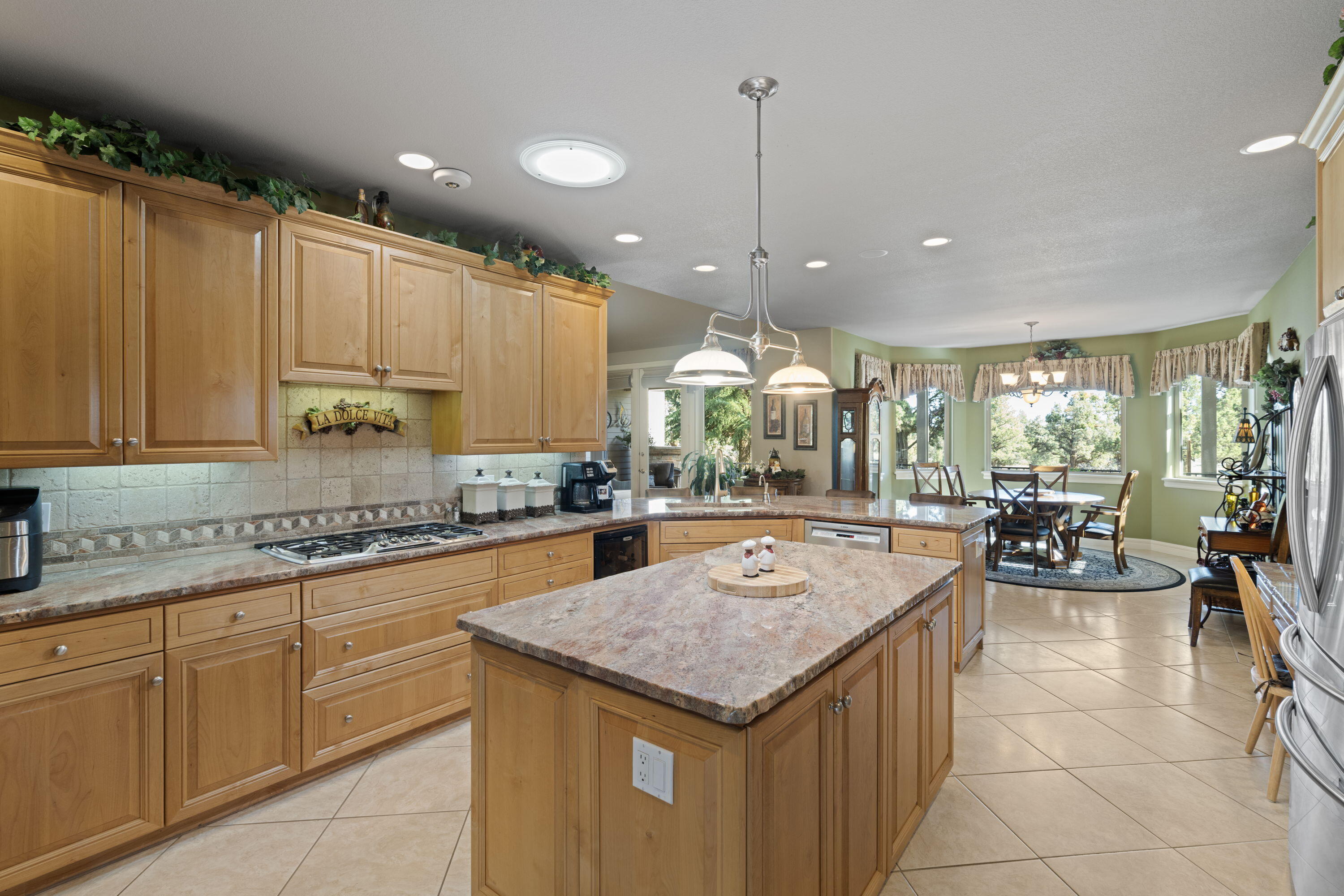 Redmond, Oregon, 97756, United States, 3 Bedrooms Bedrooms, ,3 BathroomsBathrooms,Residential,For Sale,1926997