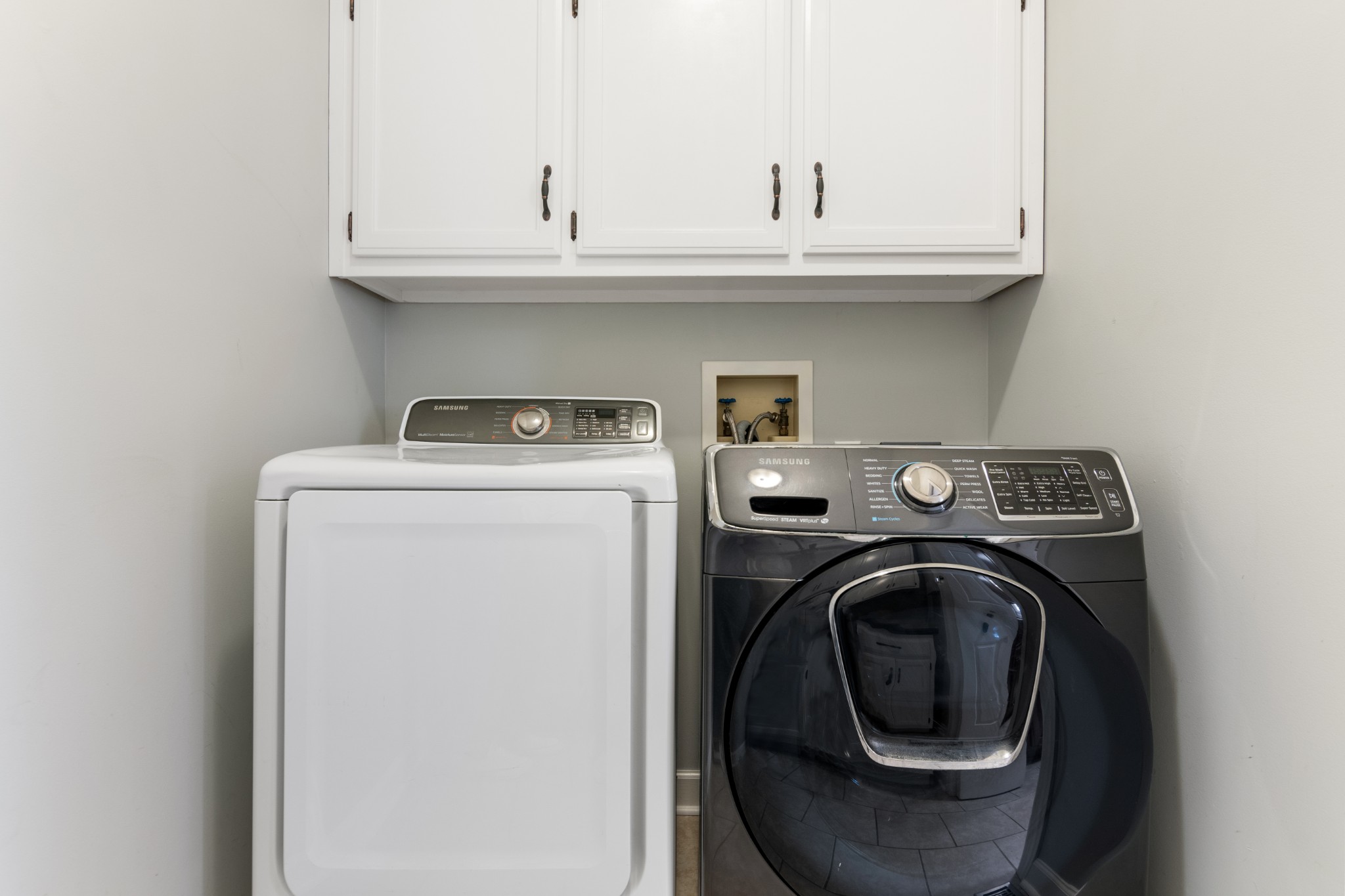 Clarksville, Tennessee, 37043, United States, 3 Bedrooms Bedrooms, ,3 BathroomsBathrooms,Residential,For Sale,1978021