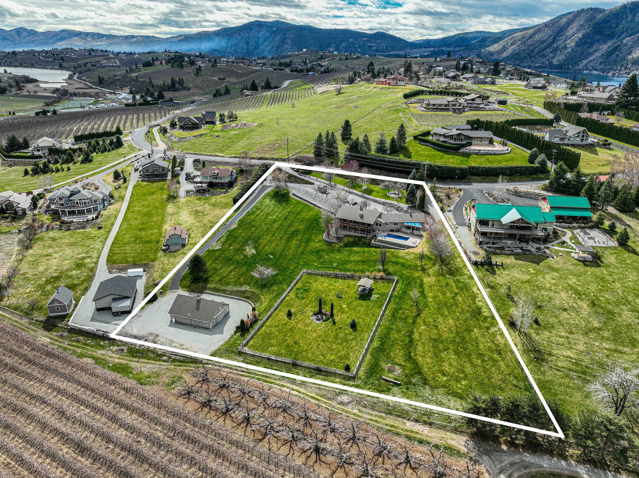  Lake Chelan View Estate with Barn & Acreage - 物件實景