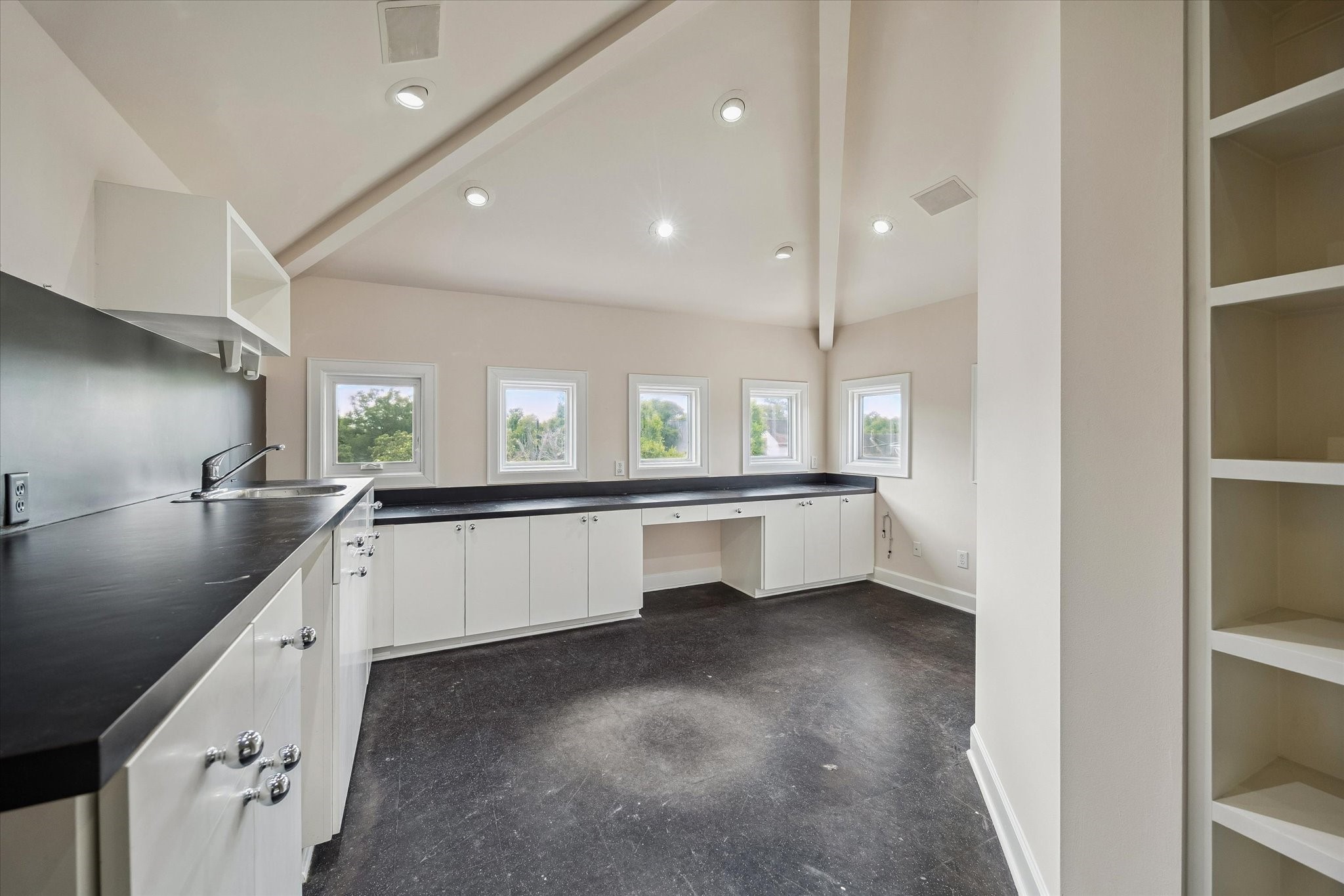  2102 Mcclendon Street - 物件實景