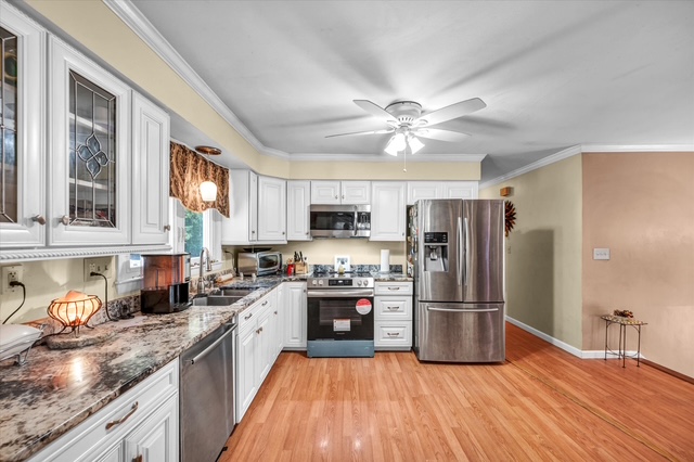 West Haven, Connecticut, 06516, United States, 4 Bedrooms Bedrooms, ,2 BathroomsBathrooms,Residential,For Sale,1981811