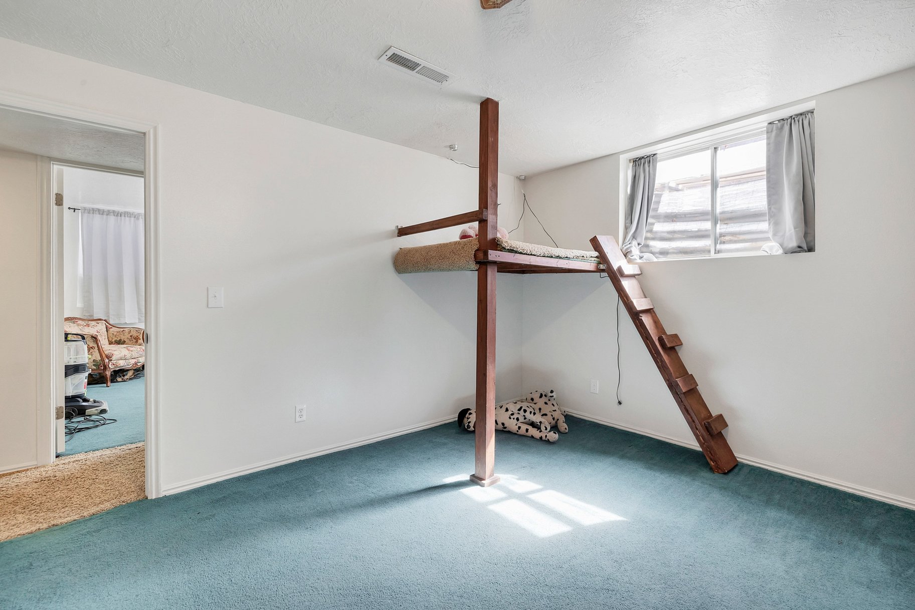 Timeless Bloomington Home in an Established Neighborhood - 物件實景