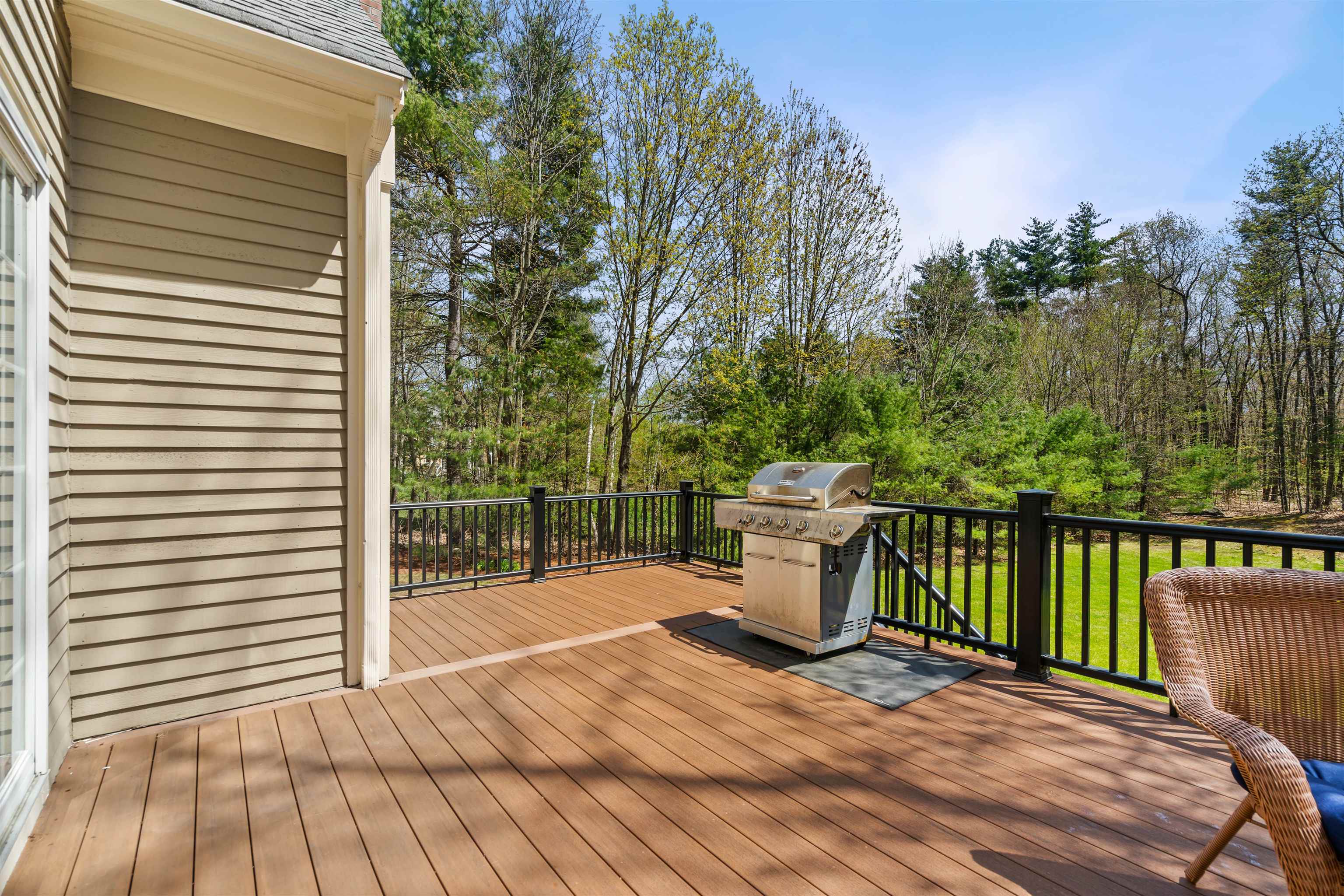 Hollis, New Hampshire, 03049, United States, 4 Bedrooms Bedrooms, ,3 BathroomsBathrooms,Residential,For Sale,1883296