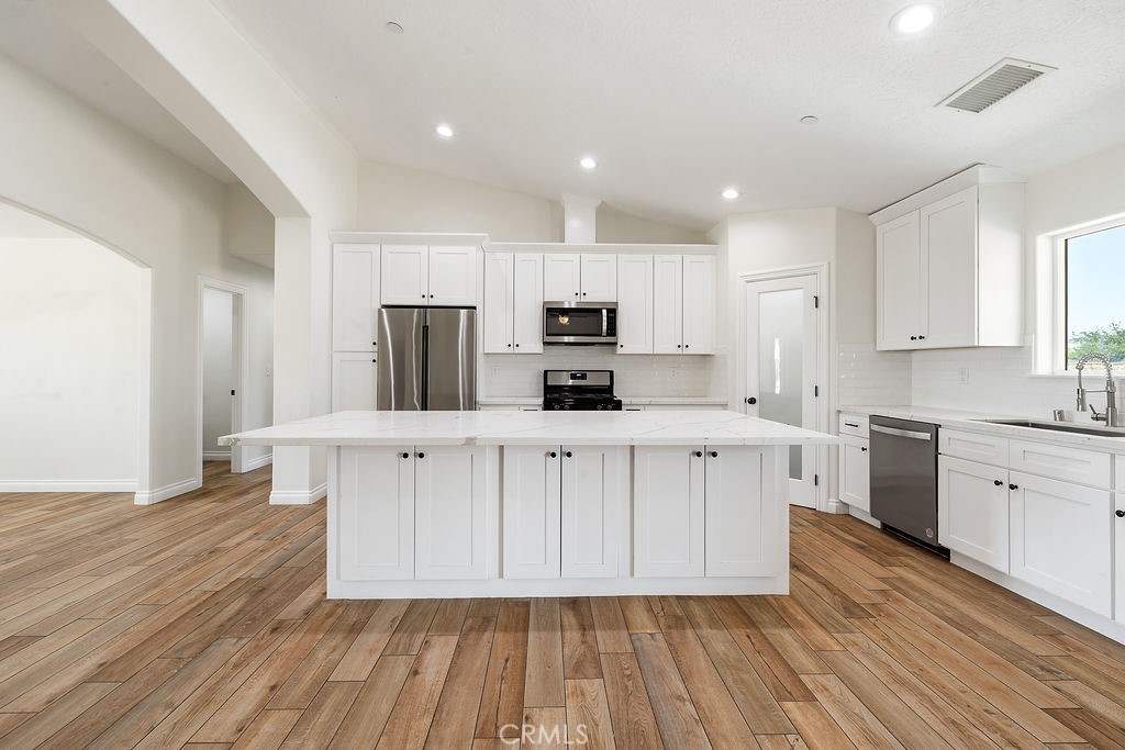 Hesperia, California, 92345, United States, 4 Bedrooms Bedrooms, ,3 BathroomsBathrooms,Residential,For Sale,1937064