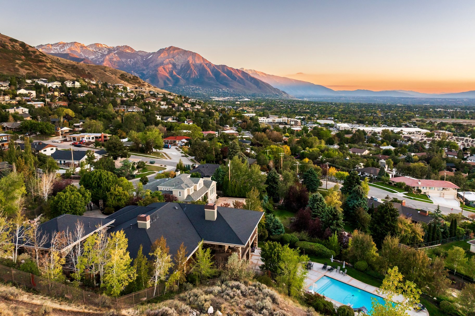  Timeless East Bench Craftsman Estate with Gated Entry, Expansive Light and Views - 物件實景