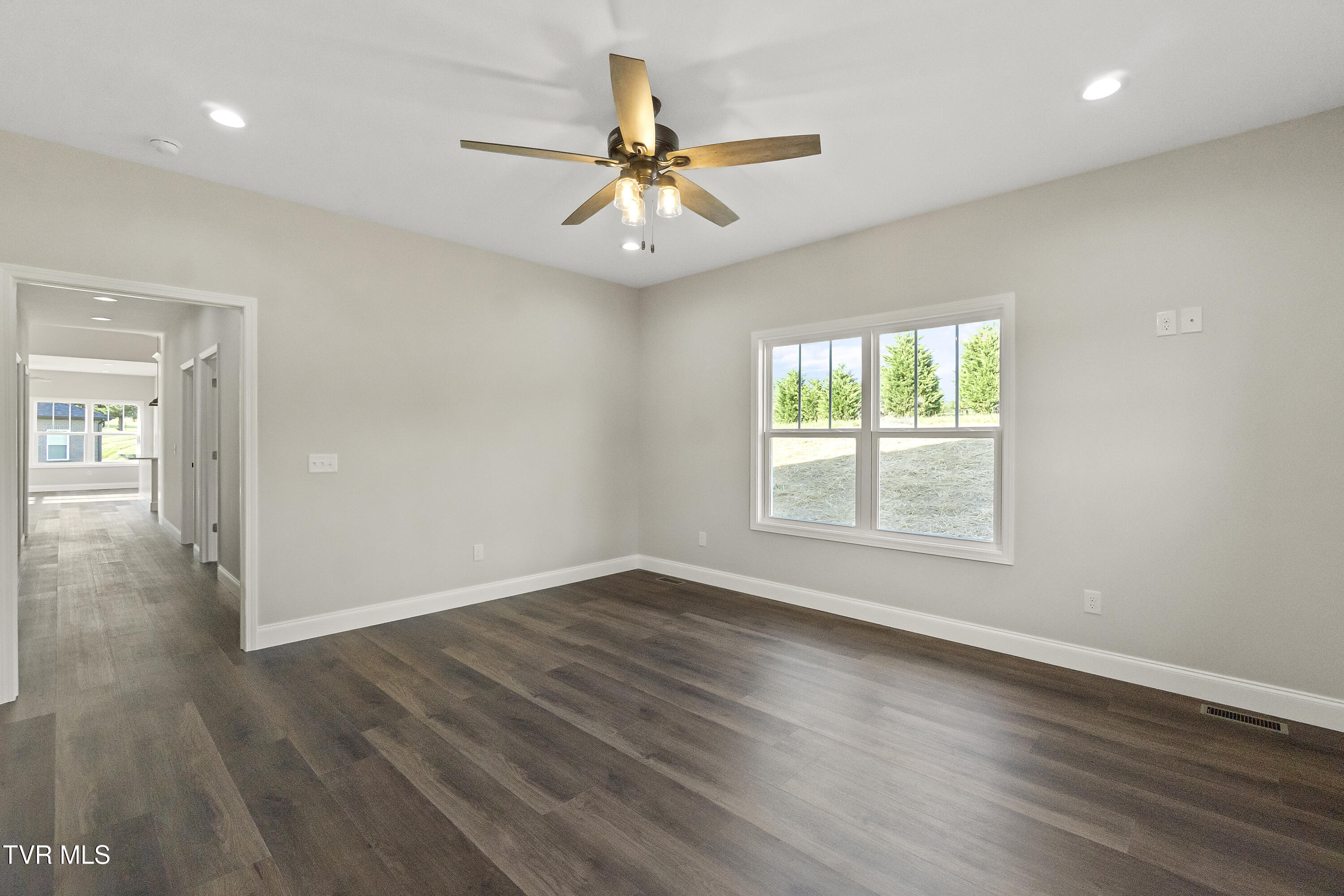 Greeneville, Tennessee, 37745, United States, 3 Bedrooms Bedrooms, ,2 BathroomsBathrooms,Residential,For Sale,1935533