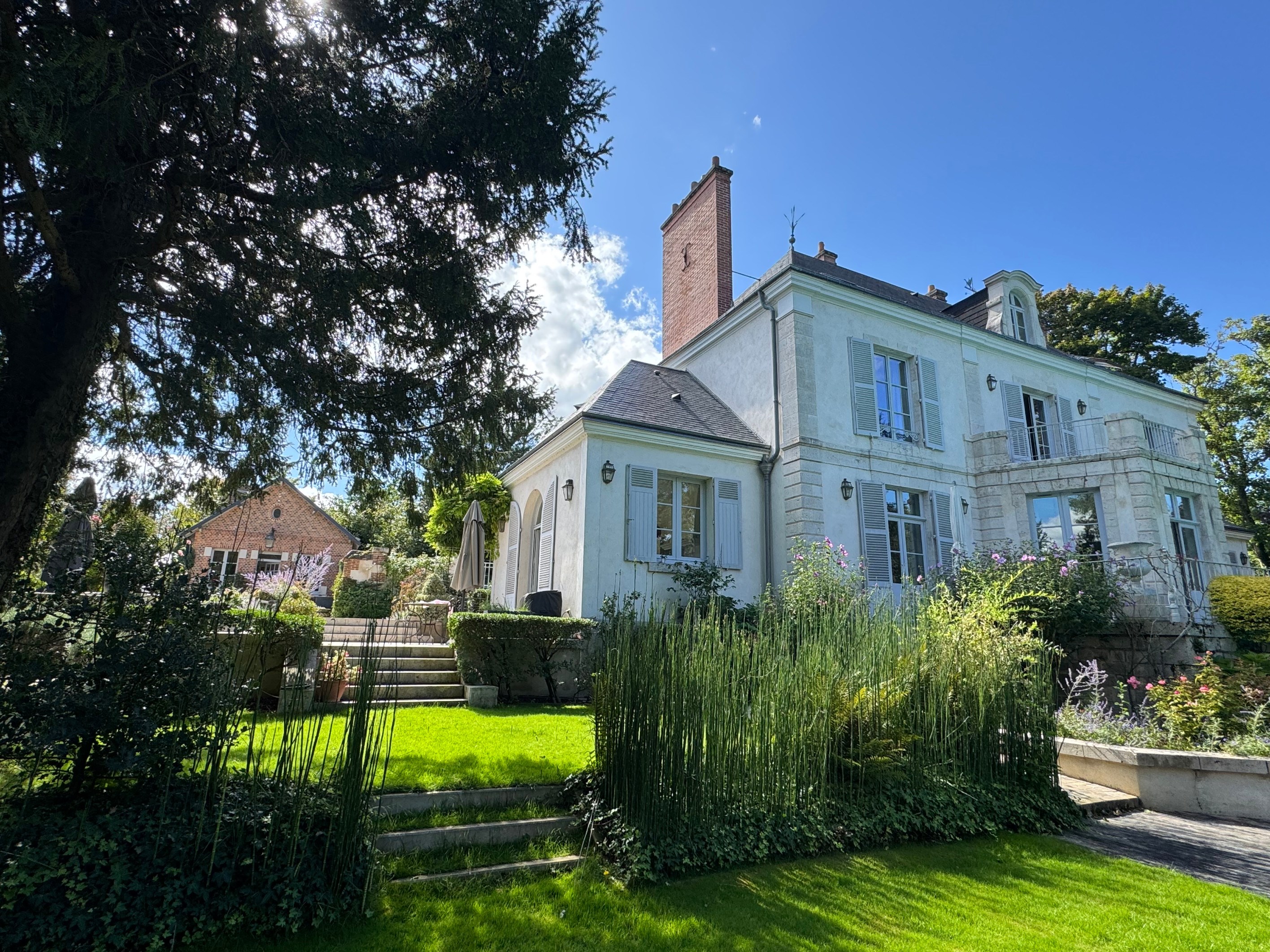  For Sale – Magnificent Riverside Home with Park and Swimming Pool - 物件實景