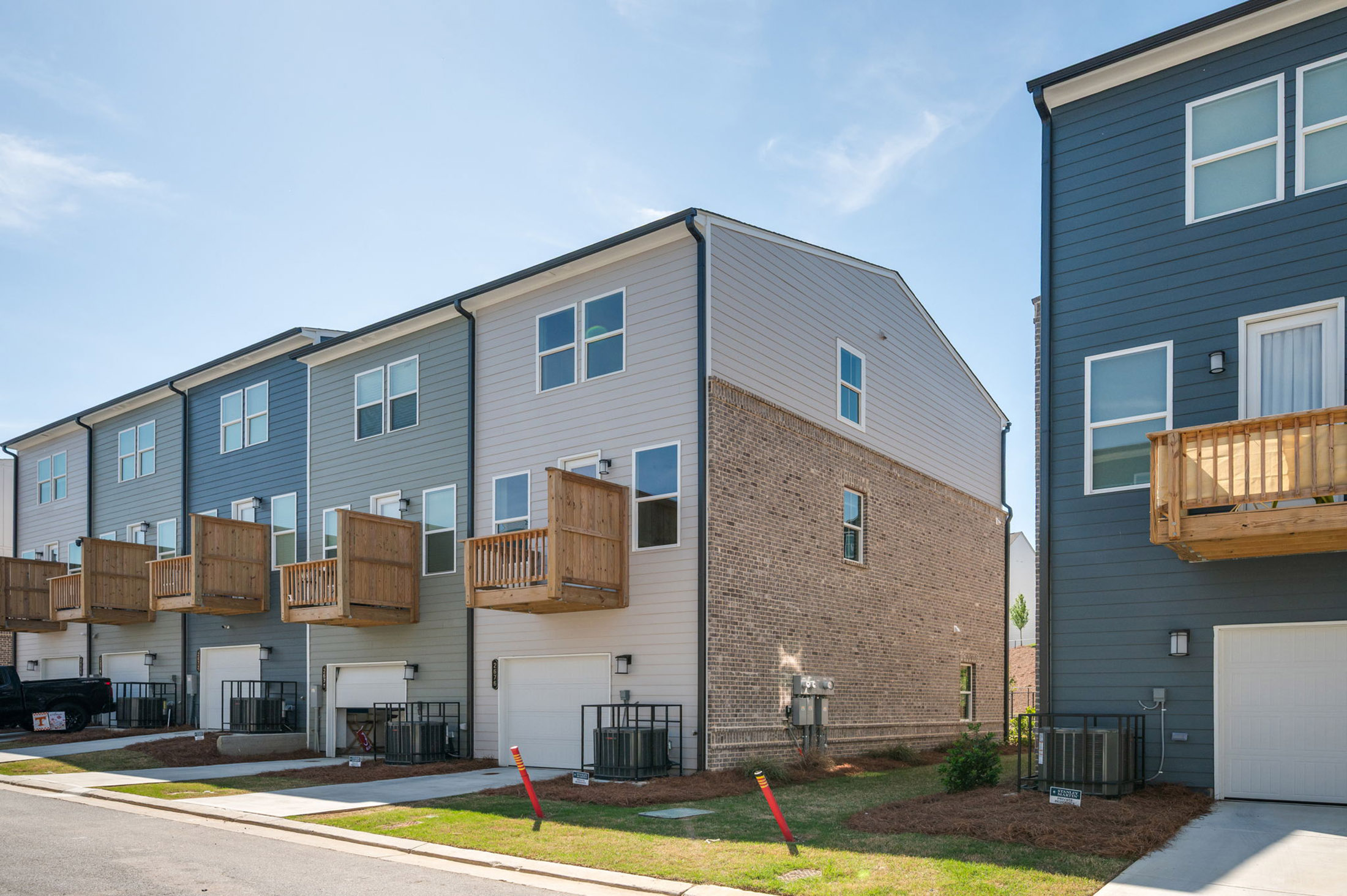  Light-filled End Unit Townhome Tucked in a Gated Westside Community - 物件實景