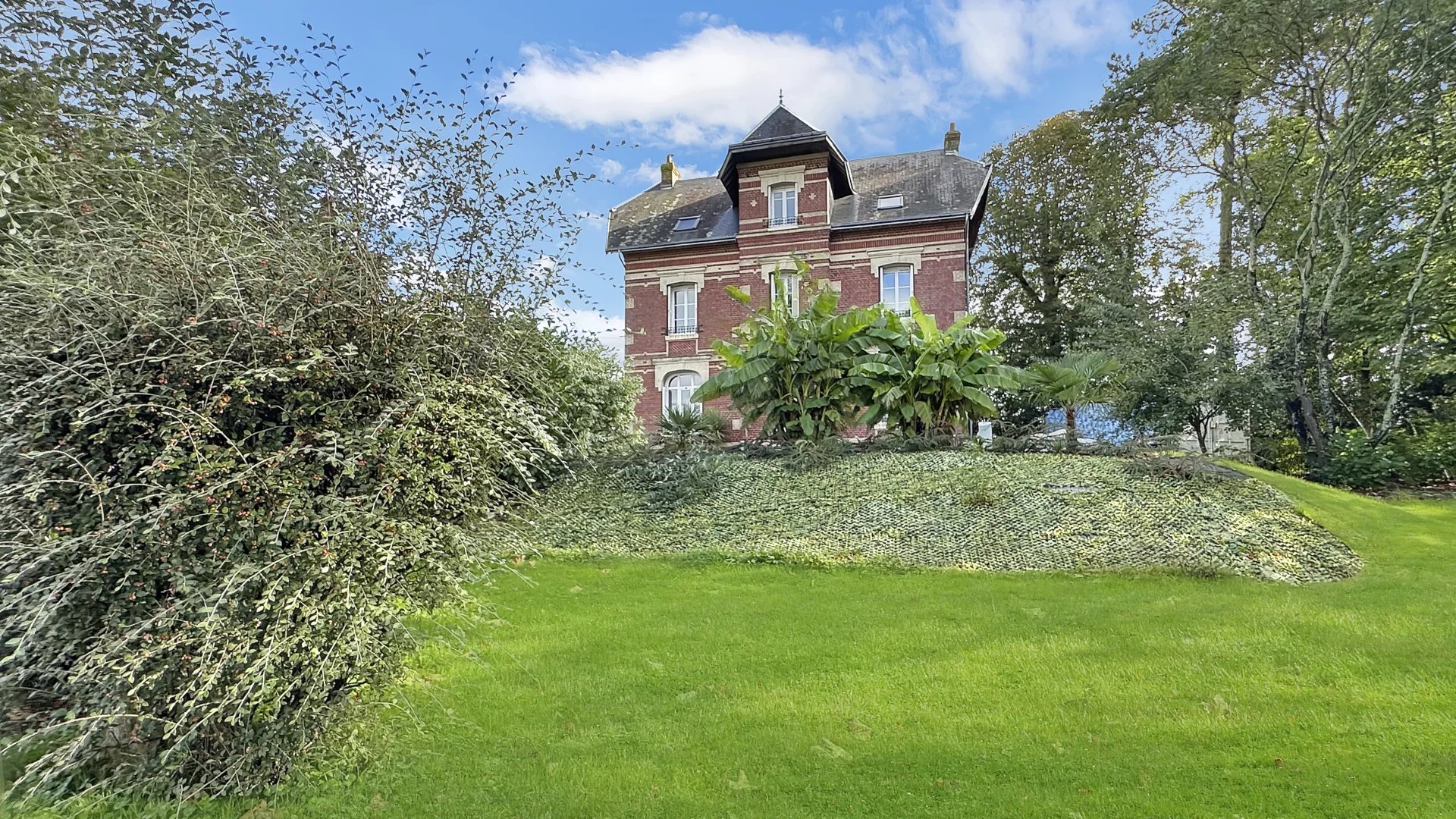 Lillebonne, Normandy, 76170, FR, 11 Bedrooms Bedrooms, ,3 BathroomsBathrooms,Residential,For Sale,1665758