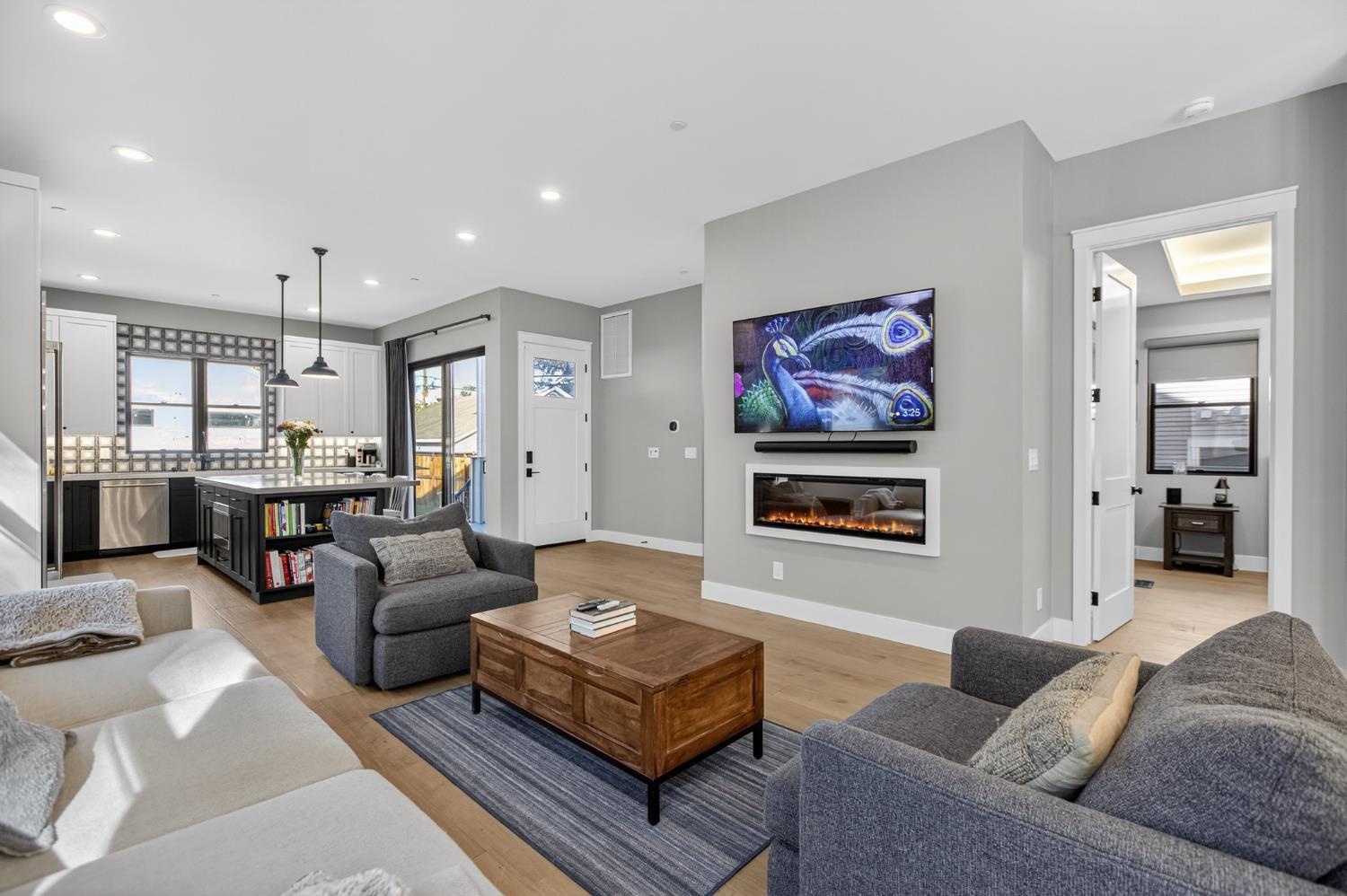 Sacramento, California, 95816, United States, 3 Bedrooms Bedrooms, ,5 BathroomsBathrooms,Residential,For Sale,1978117