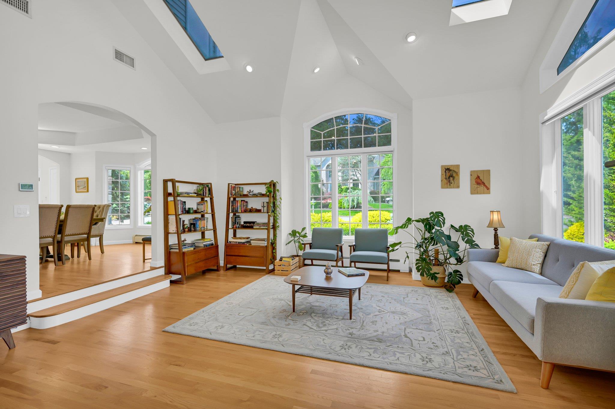 New City, New York, 10956, United States, 6 Bedrooms Bedrooms, ,4 BathroomsBathrooms,Residential,For Sale,1830143