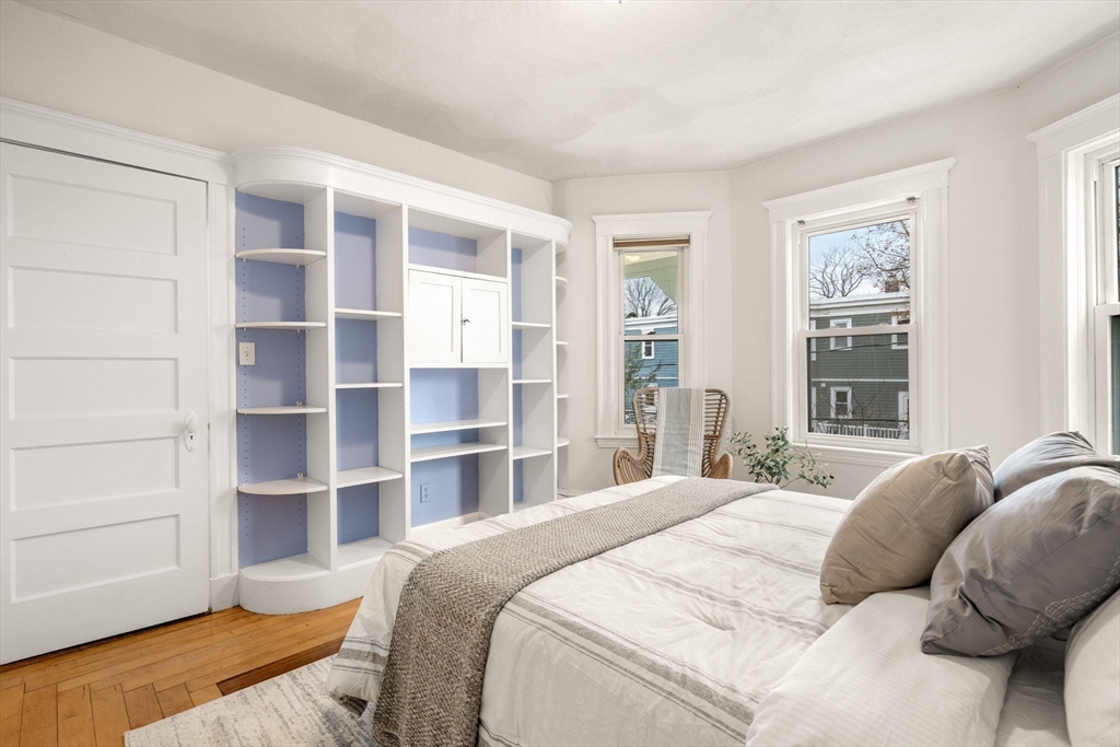 Cambridge, Massachusetts, 02140, United States, 2 Bedrooms Bedrooms, ,1 BathroomBathrooms,Residential,For Sale,1996055